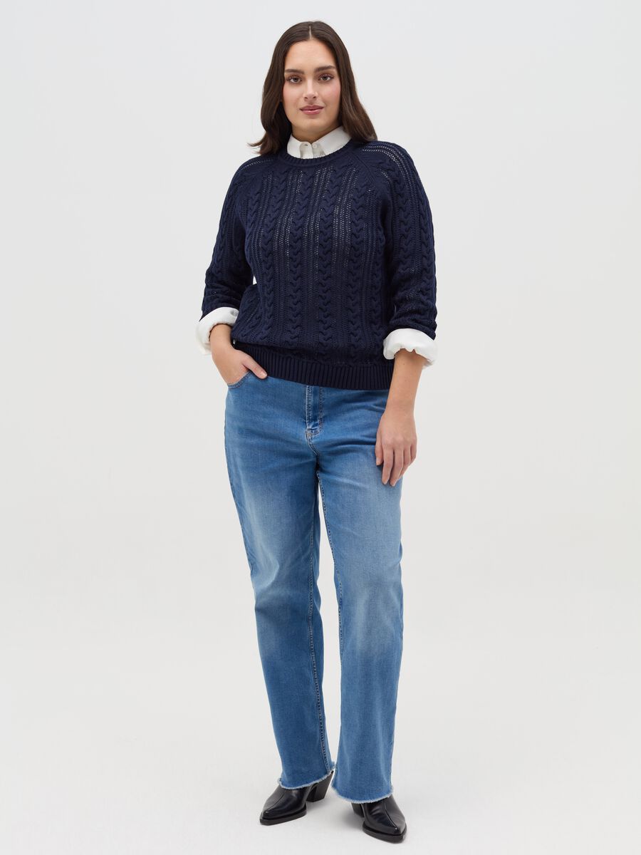 Curvy crochet pullover with cable-knit design_1