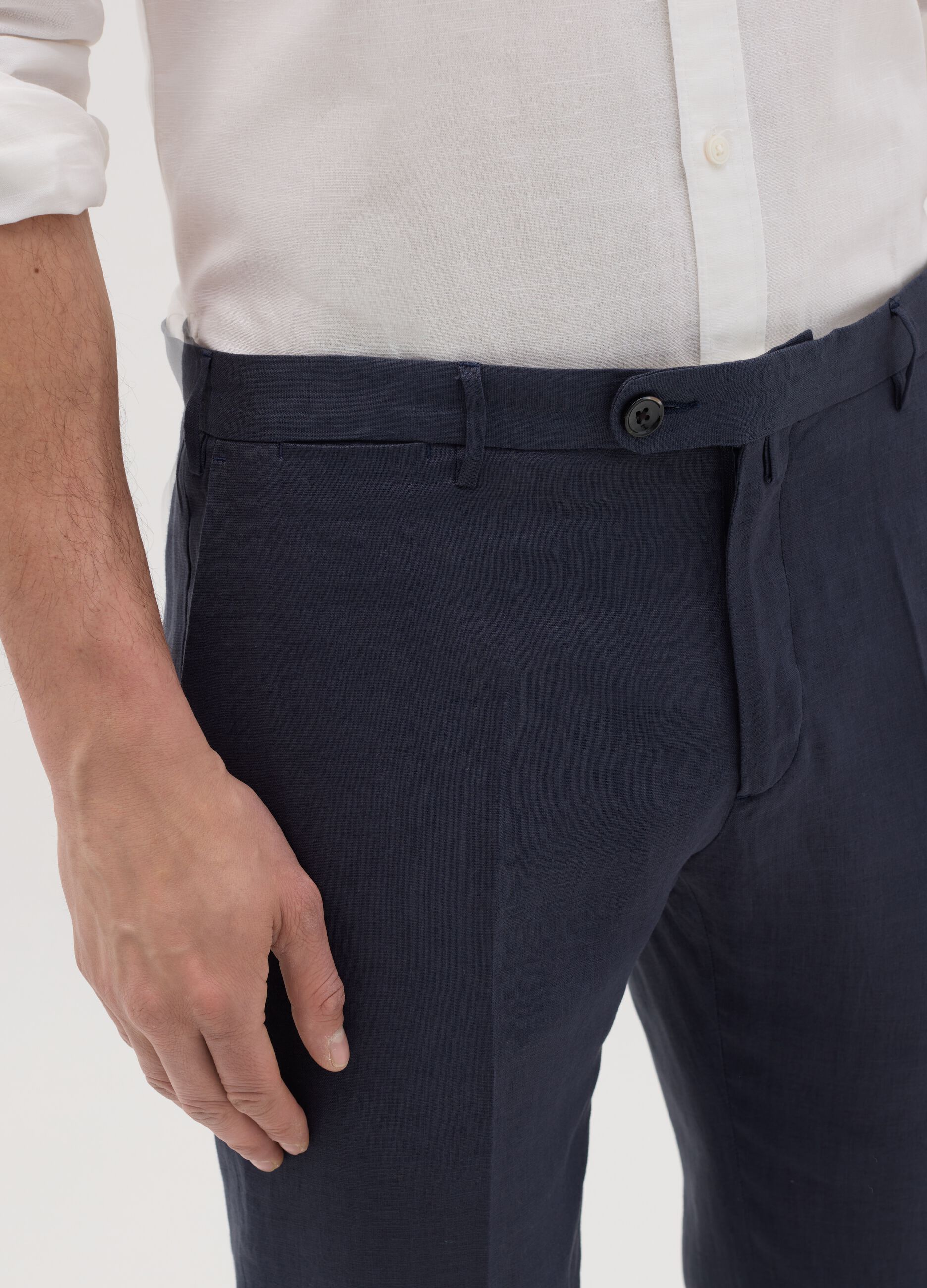 Men’s blue slim-fit trousers in 100% linen