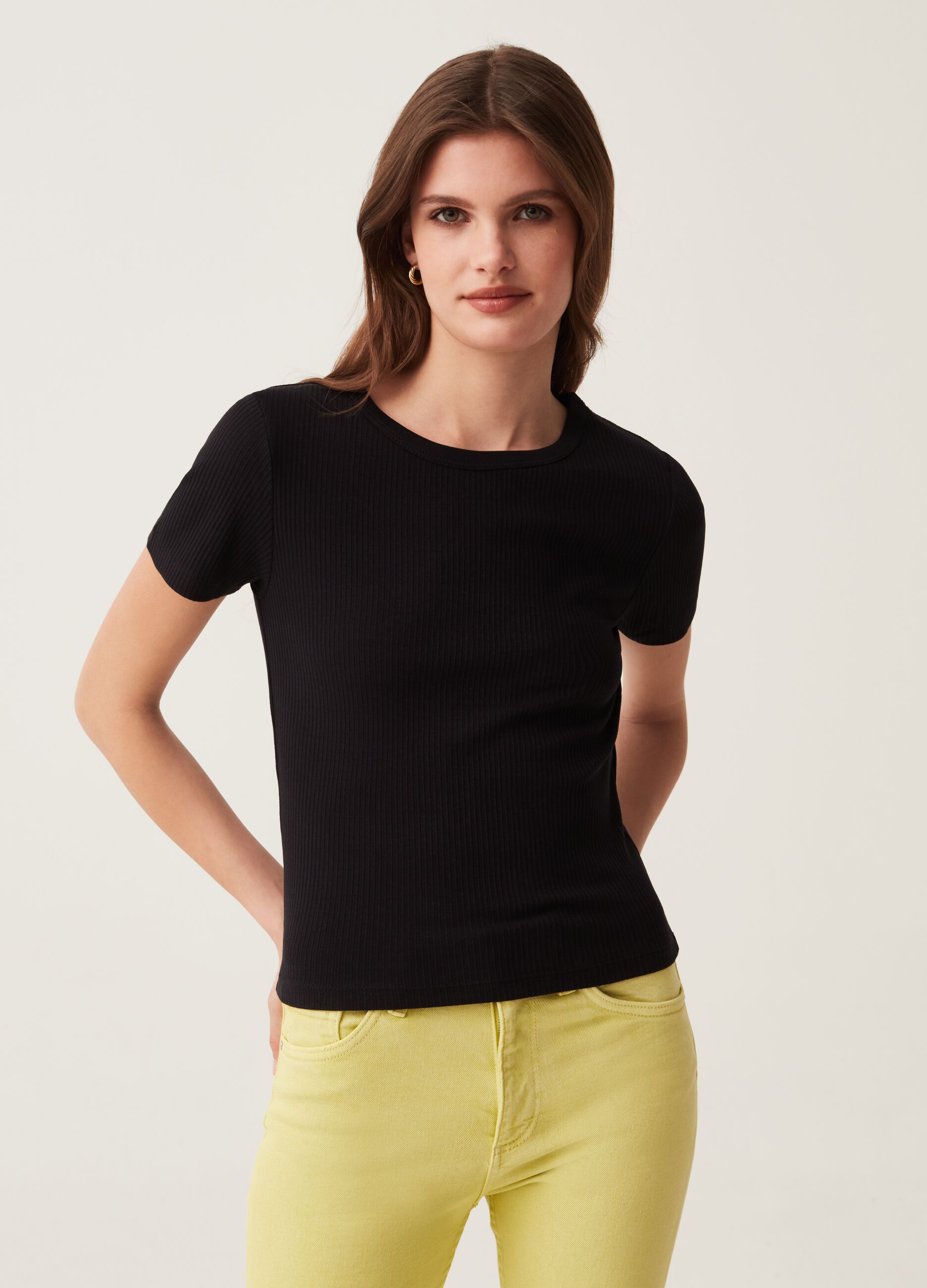 Fitness ribbed T-shirt with round neck