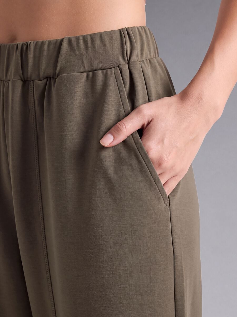 Pantaloni sportivi verdi in viscosa elasticizzato_3