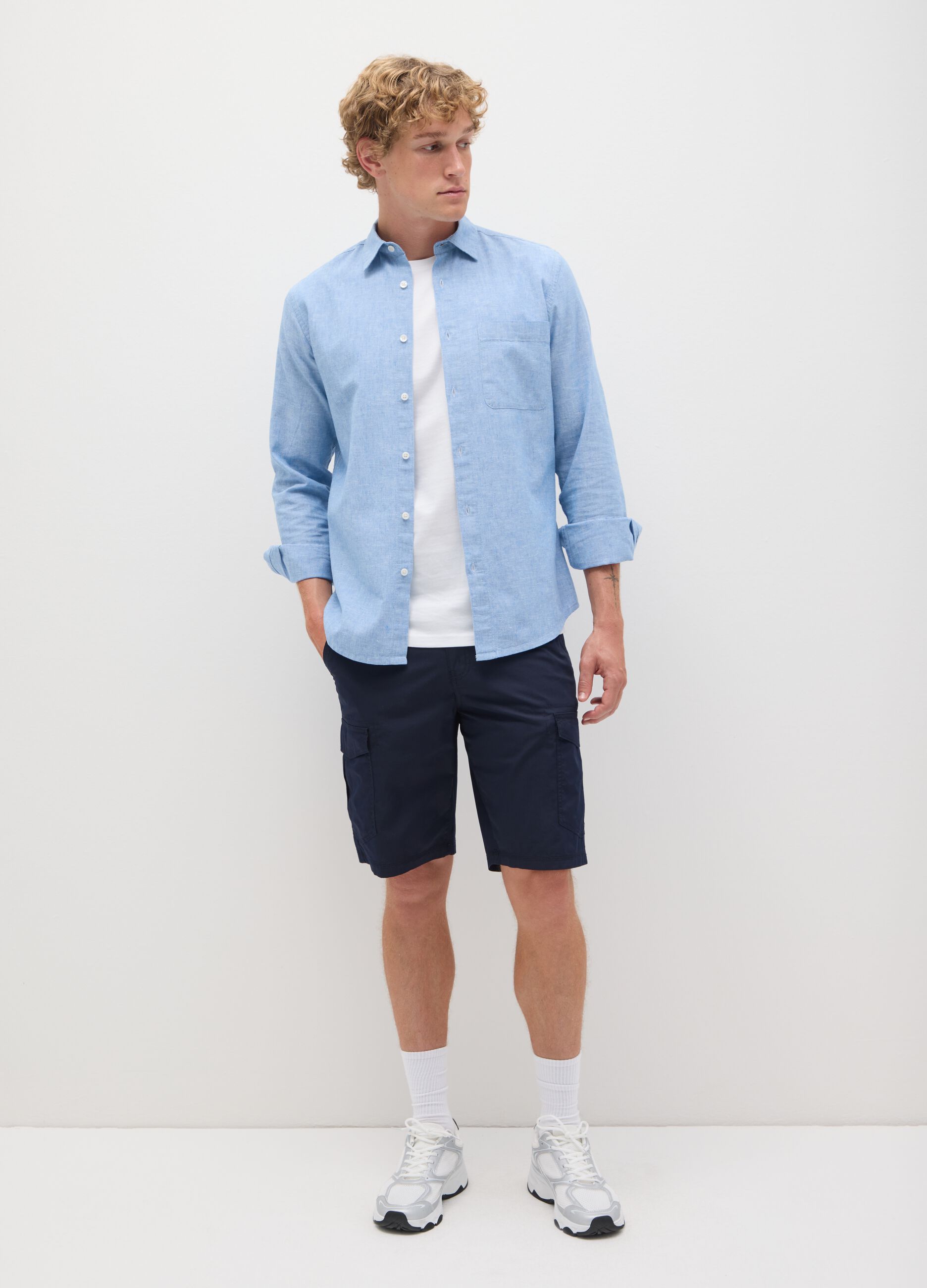Men's blue regular fit cotton bermuda shorts with cargo pockets