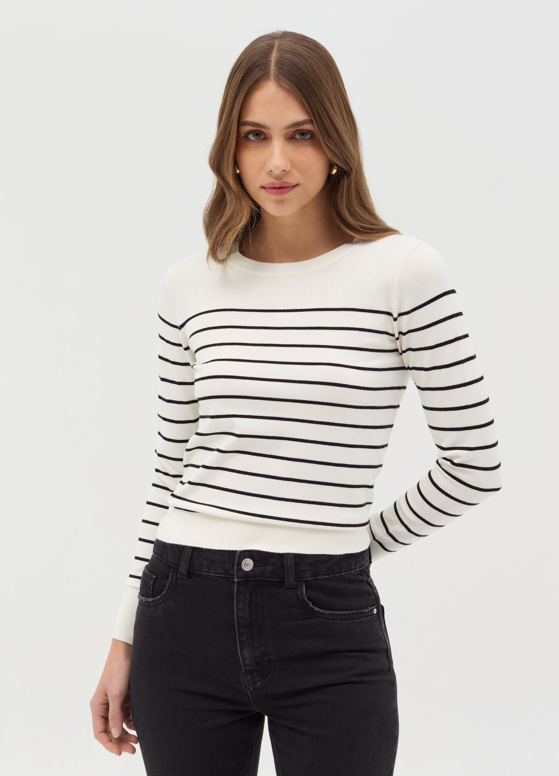 Long-sleeved top with striped pattern