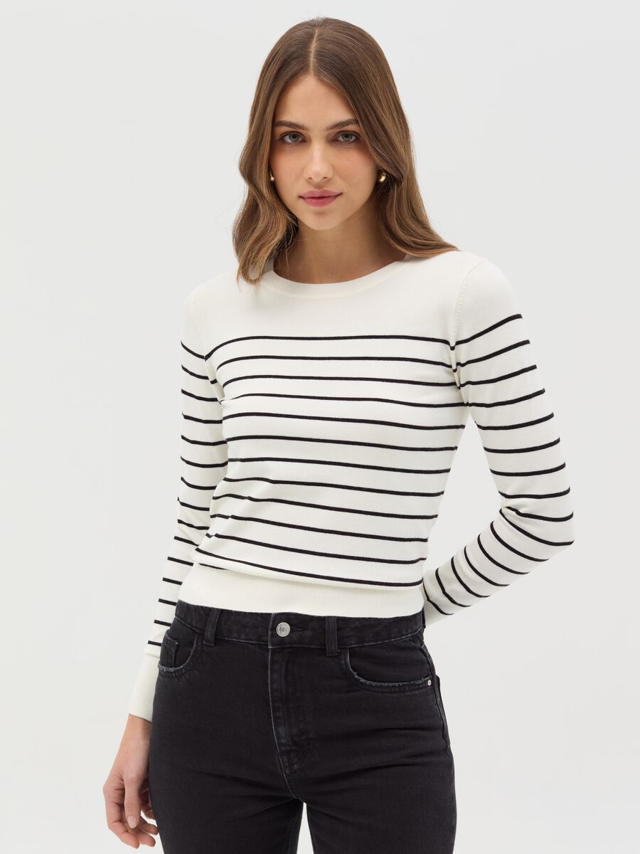 Long-sleeved top with striped pattern_0