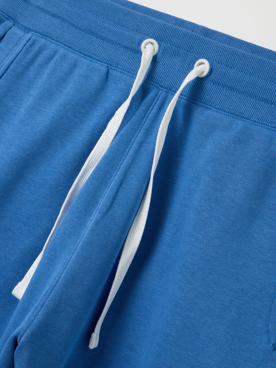 Men's blue cotton blend regular fit shorts with adjustable drawstring_5