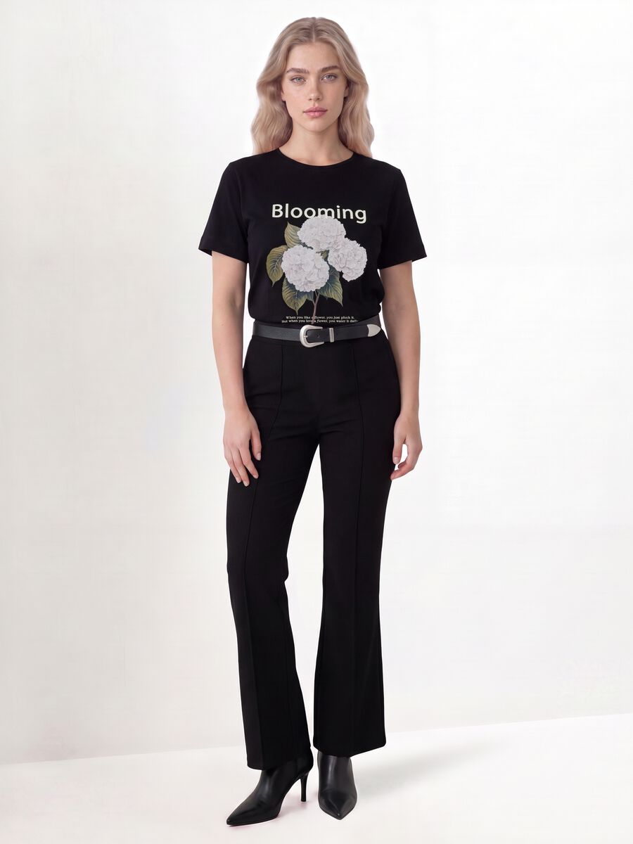 T-shirt nera in puro cotone con stampa floreale regular fit_2
