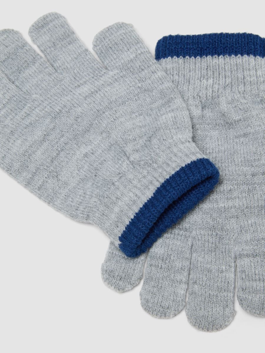 Grey knitted gloves with ribbed cuffs_2