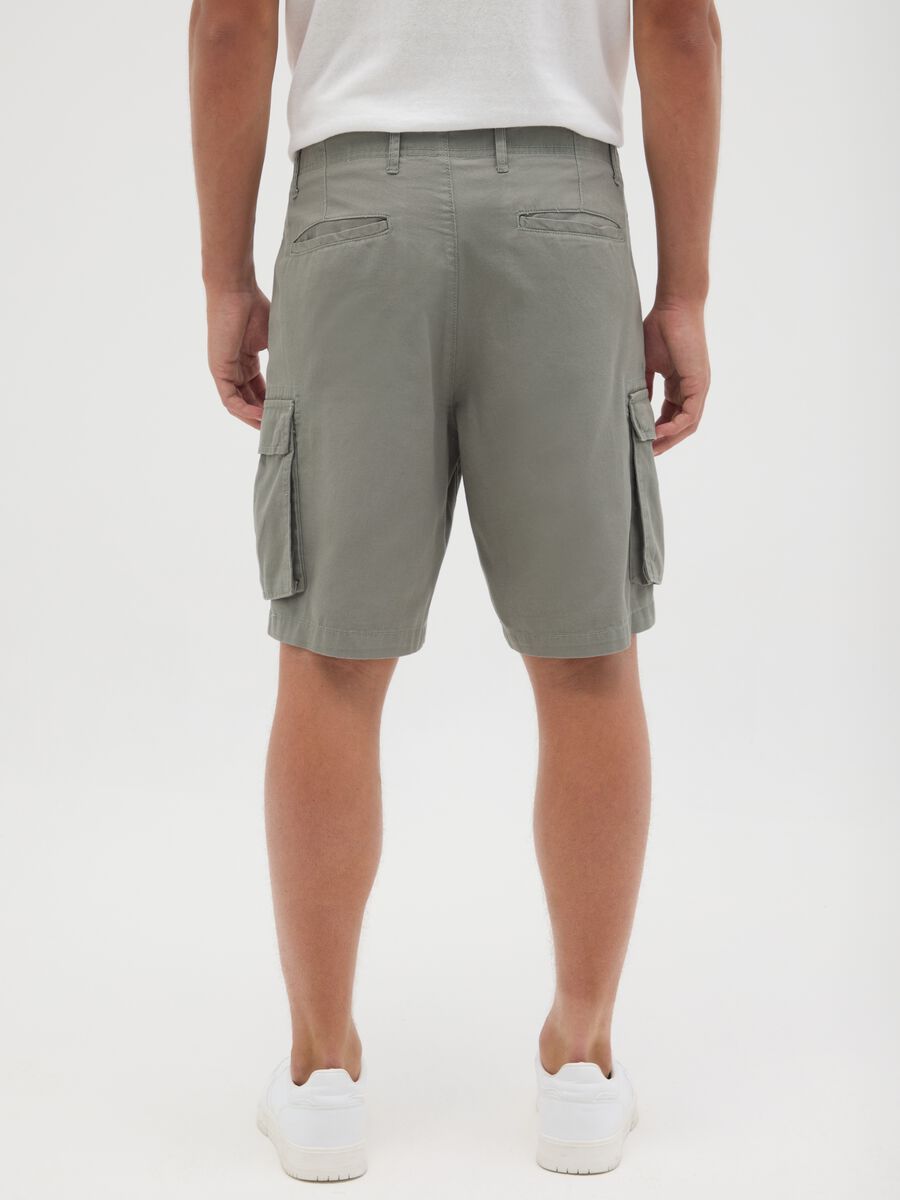 Bermuda da uomo in puro cotone verde regular fit_2