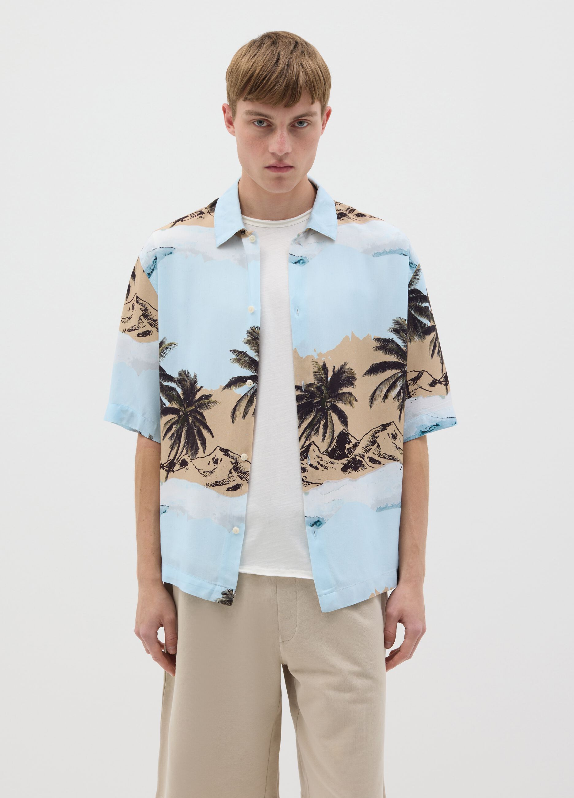 Men's short-sleeved, oversized multi-coloured 100% viscose shirt with print