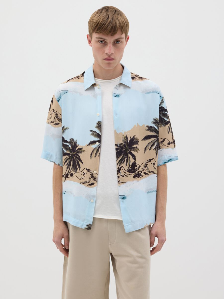 Men's short-sleeved, oversized multi-coloured 100% viscose shirt with print_0