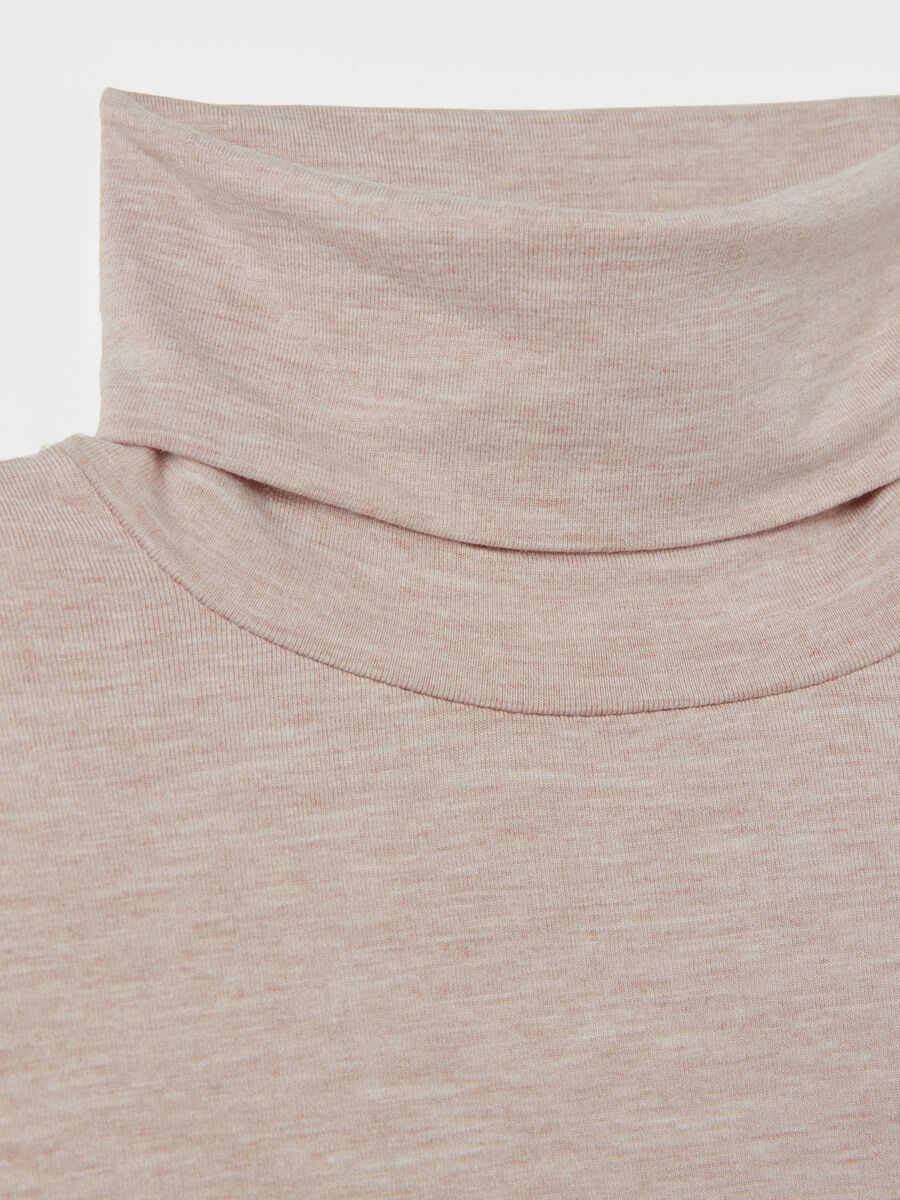 Long-sleeved T-shirt with high neck_5