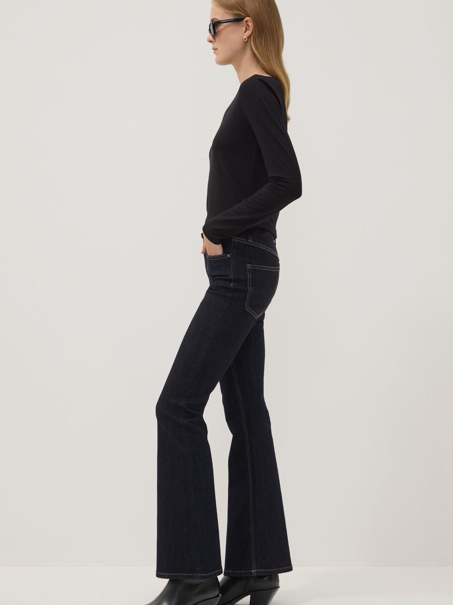 Jeans blu flare in cotone elasticizzato_2