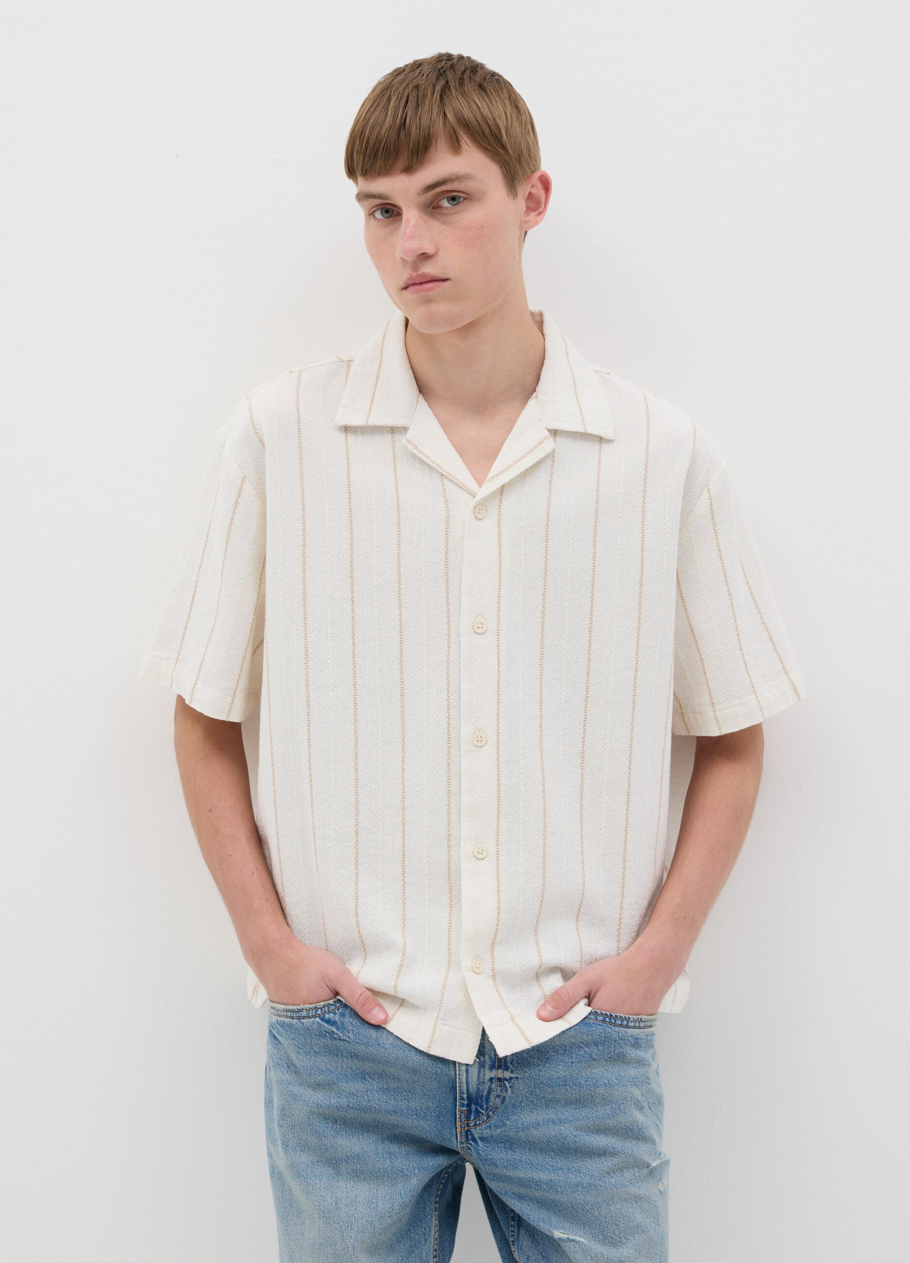 Camicia bowling a righe bianche e beige