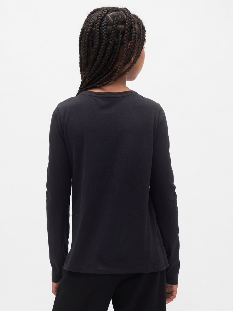 T-shirt nera a maniche lunghe in puro cotone con logo GAP_1