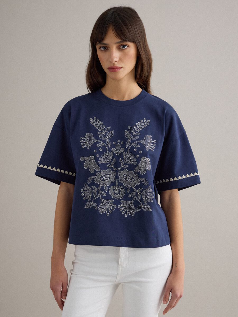 T-shirt in puro cotone blu boxy fit con ricamo_1
