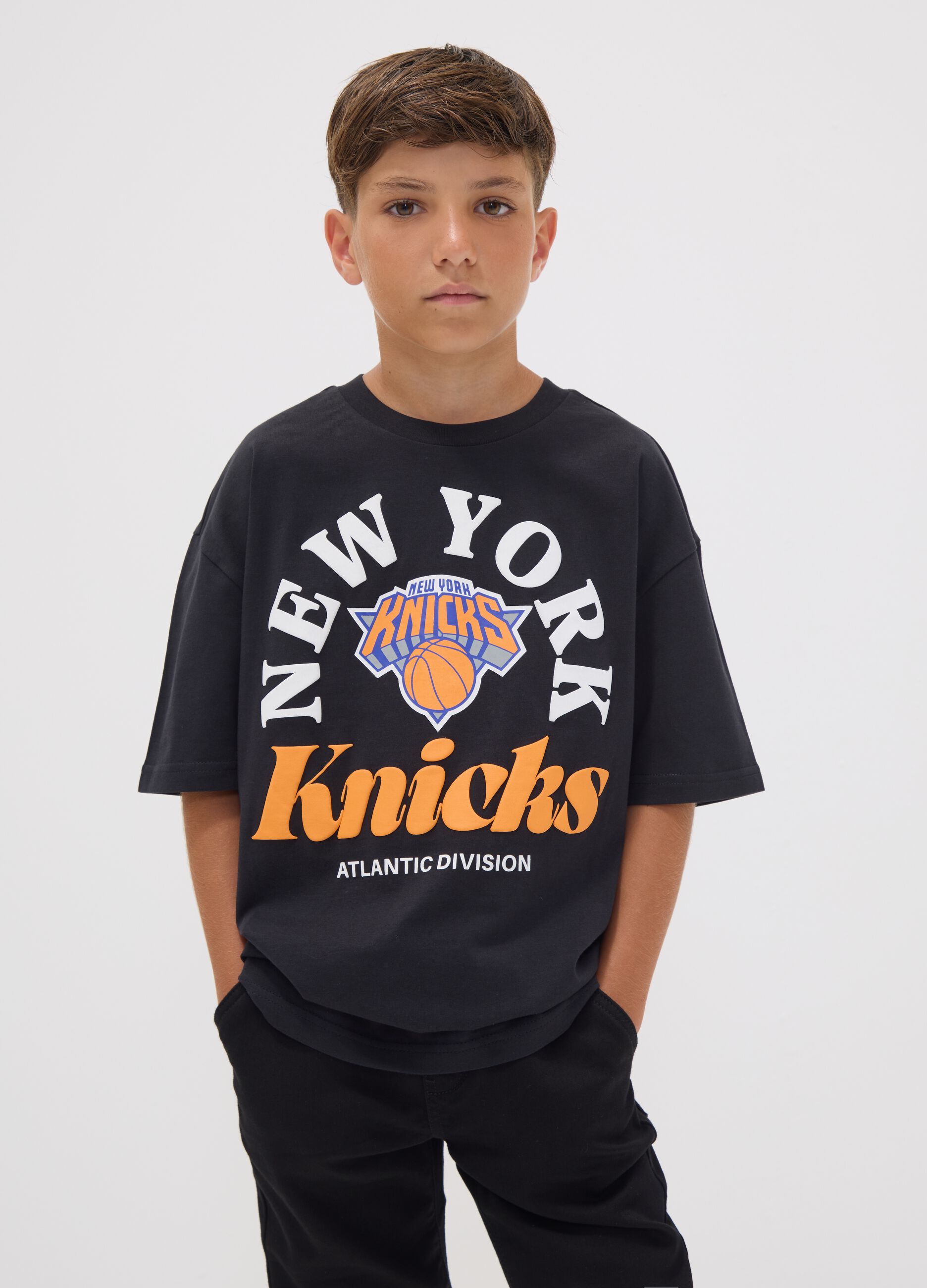 Black pure cotton T-shirt with New York Knicks print for boys