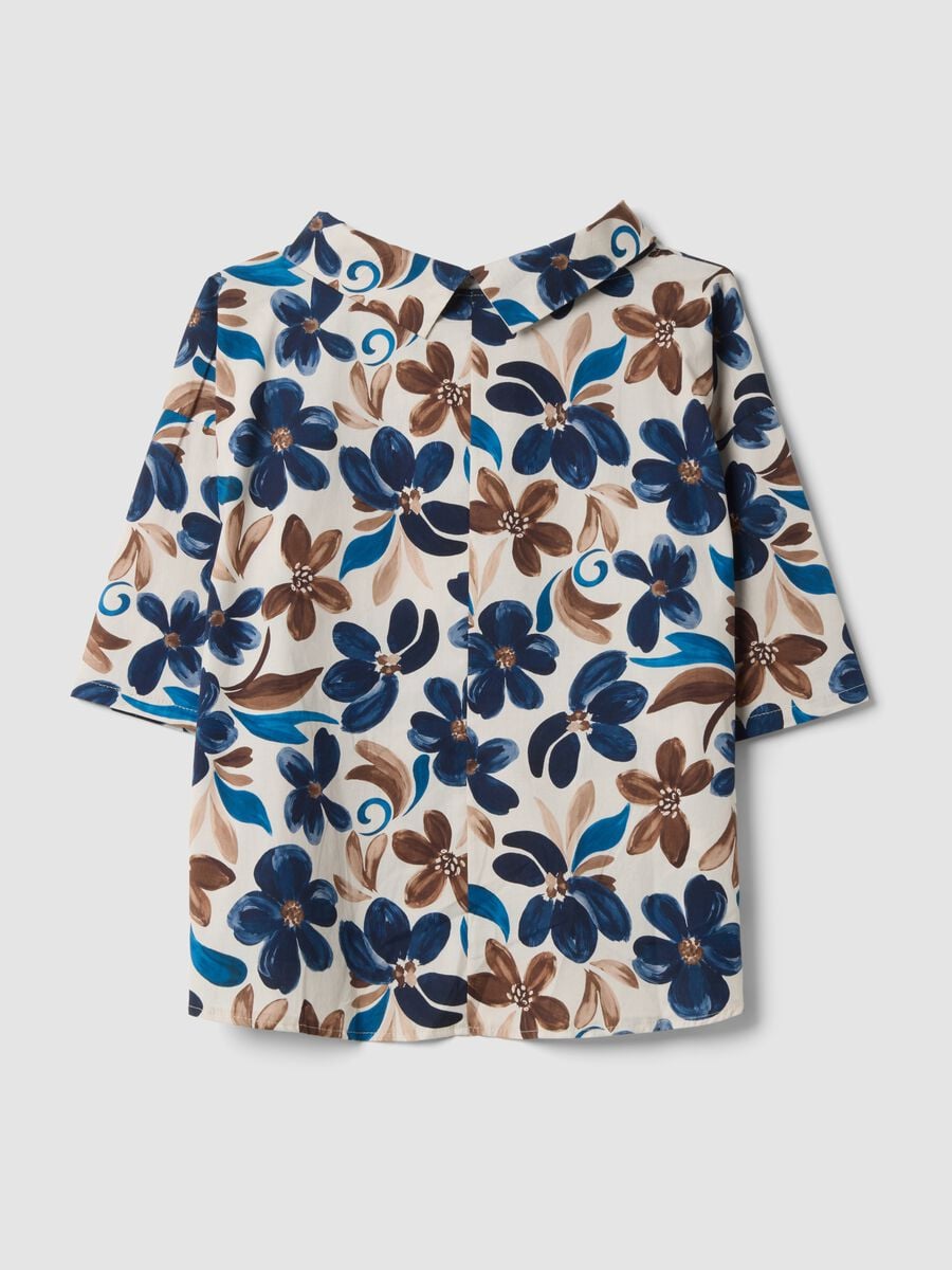 Blusa bianca in cotone elasticizzato con fantasia floreale regular fit_6
