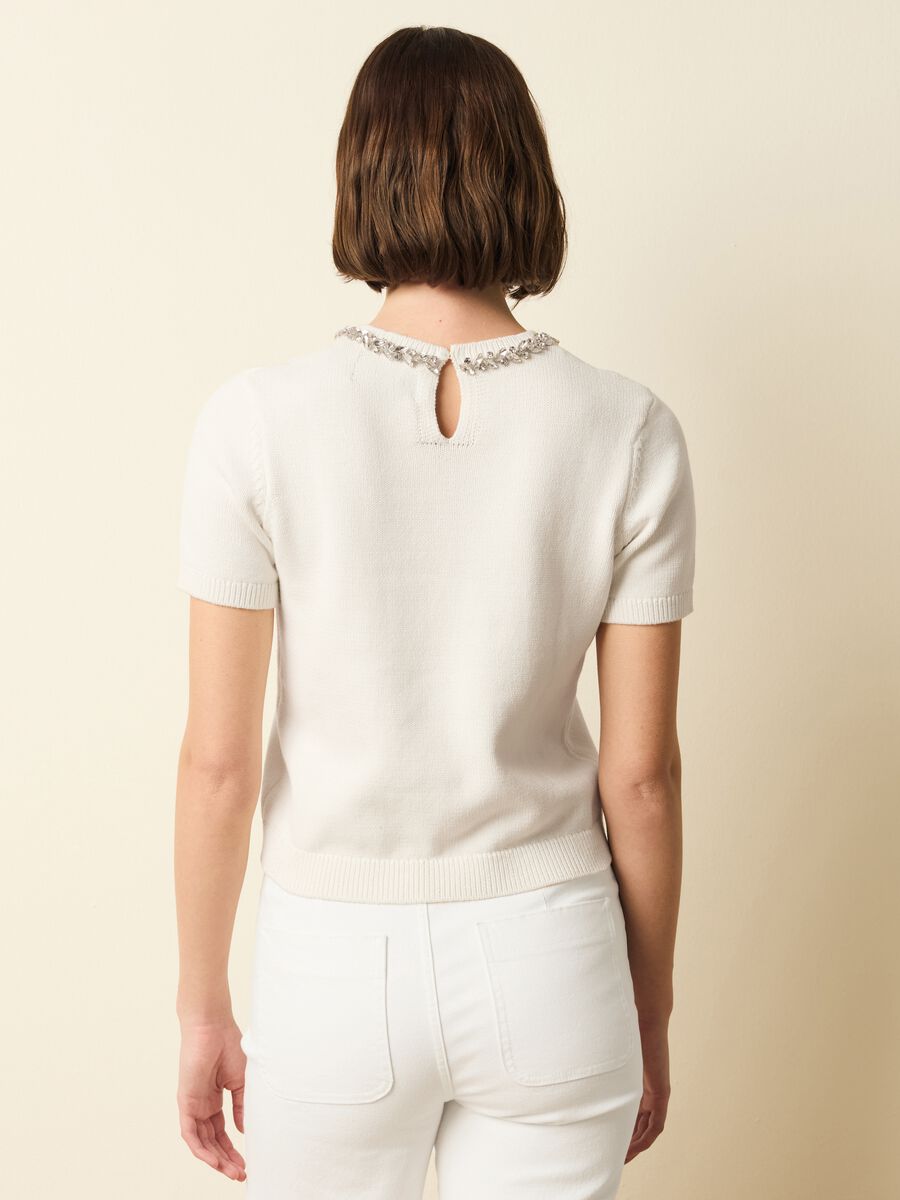 Top with round neck and jewel application_3