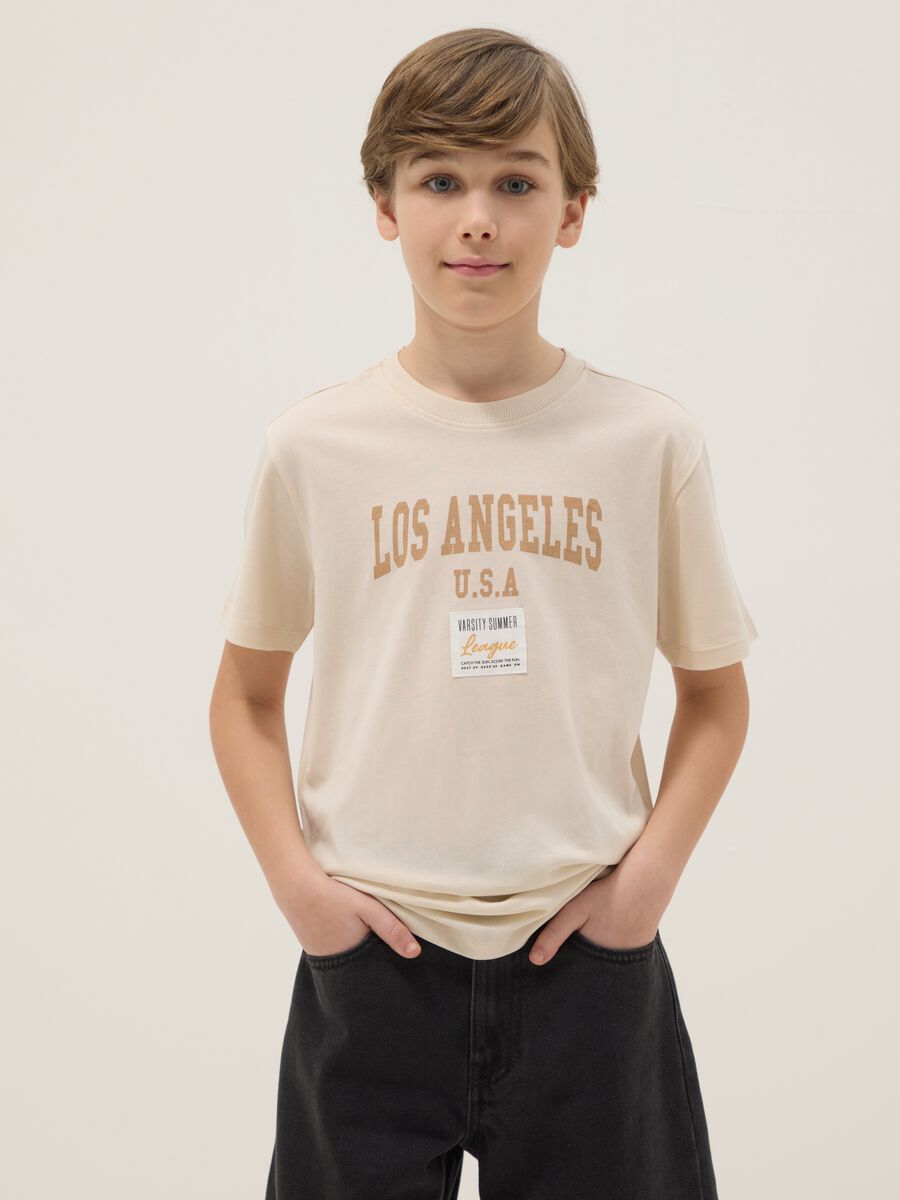 T-shirt in puro cotone beige da ragazzo regular fit con stampa_0