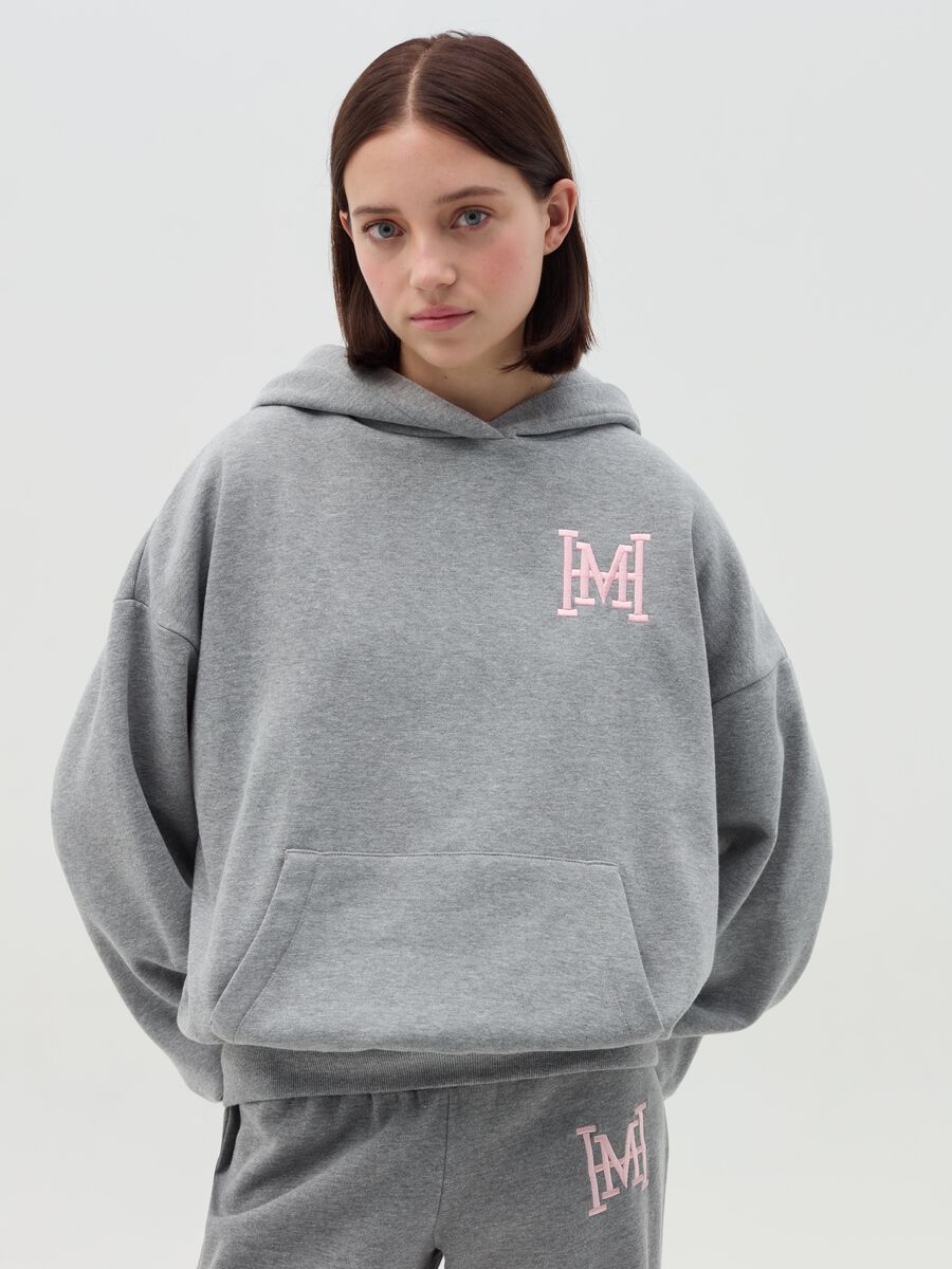 Sweatshirt with hood and pocket_0