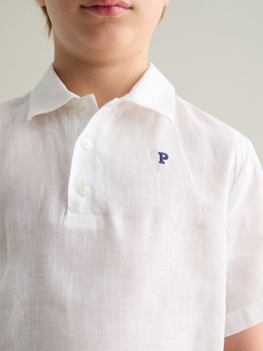 White linen kids' polo with an oversized fit and buttons_1