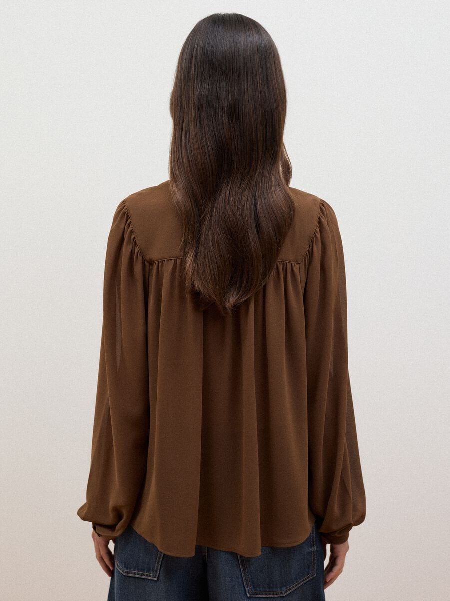 Brown regular-fit shirt with buttons and long sleeves_3