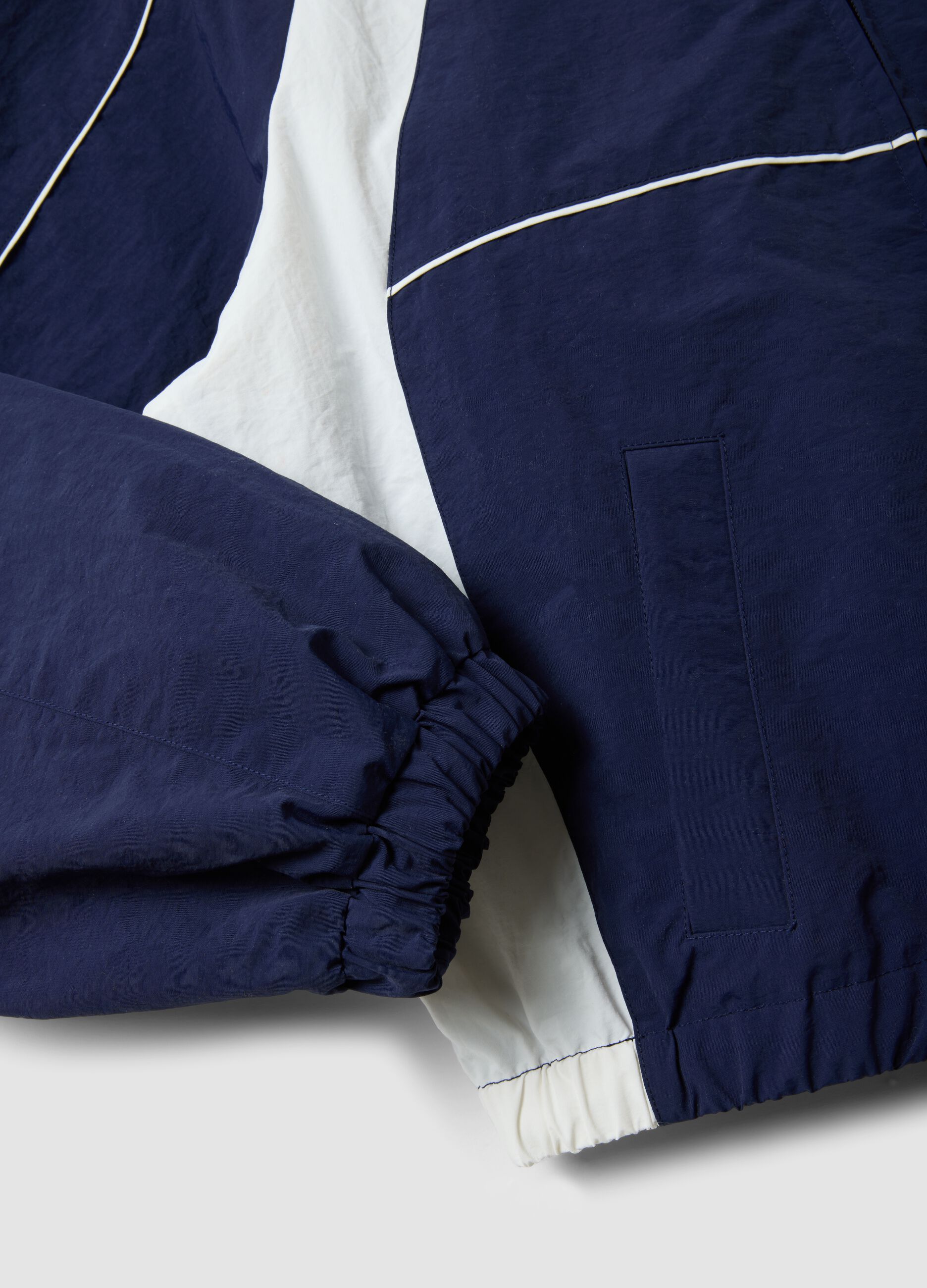 Lightweight multicolor jacket regular fit with zip and hood