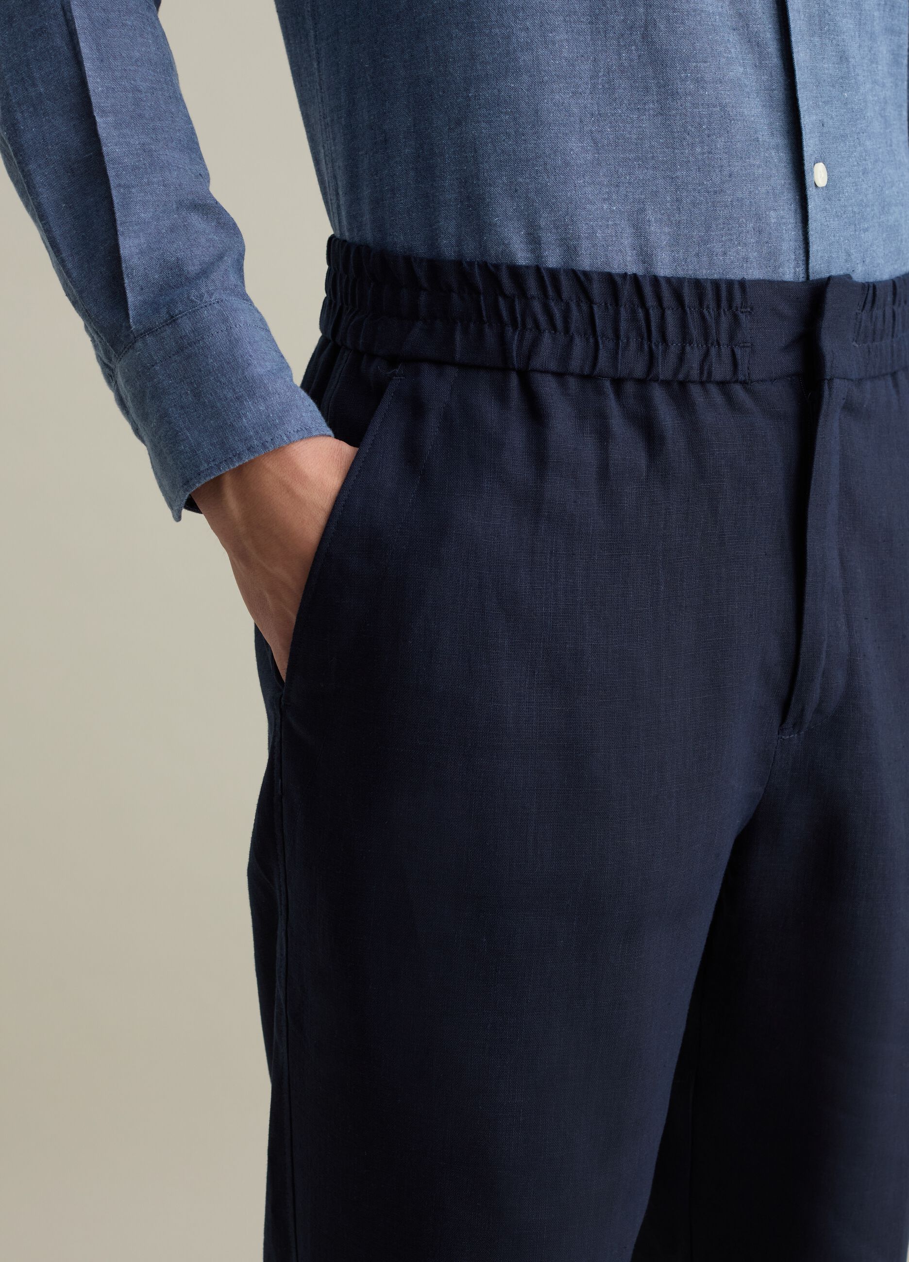 Contemporary trousers in linen