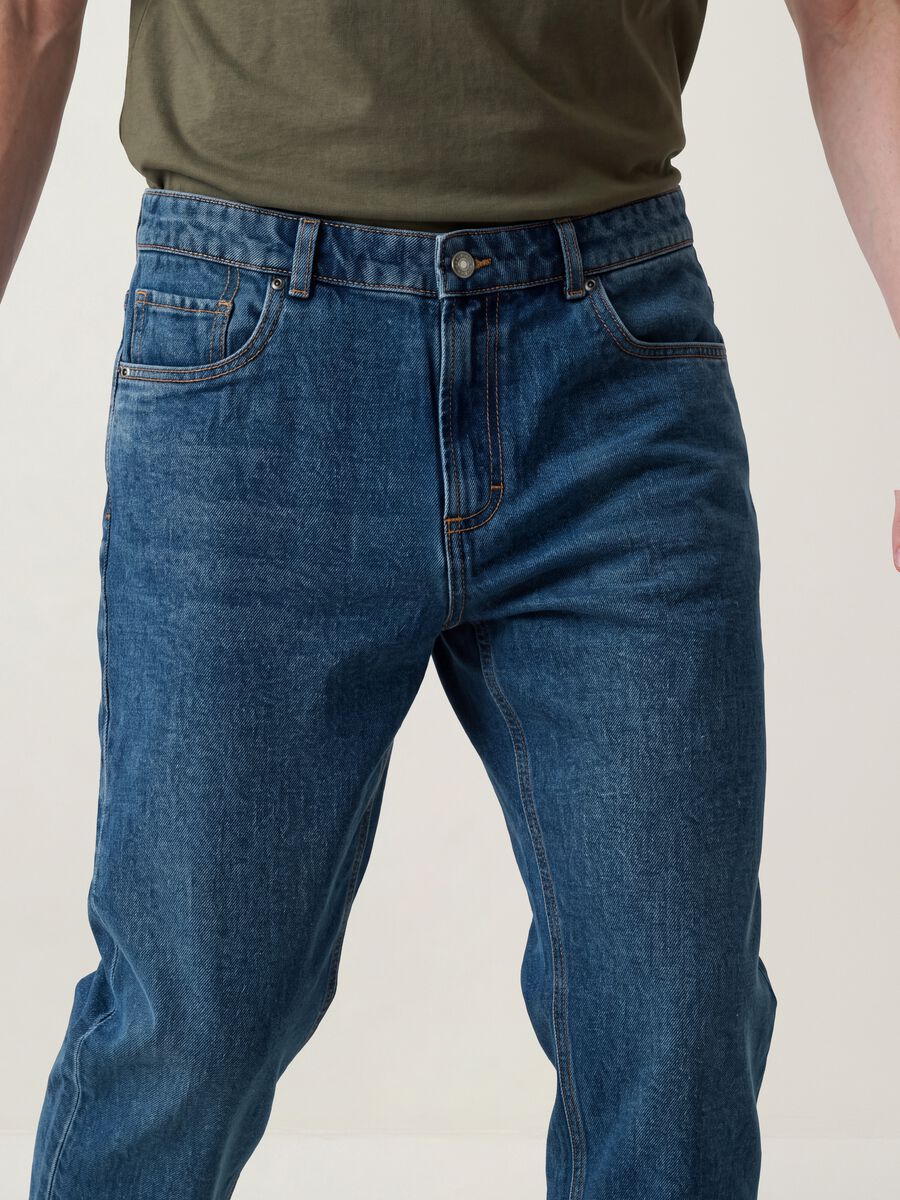 Jeans denim blu in misto cotone e viscosa regular fit_2