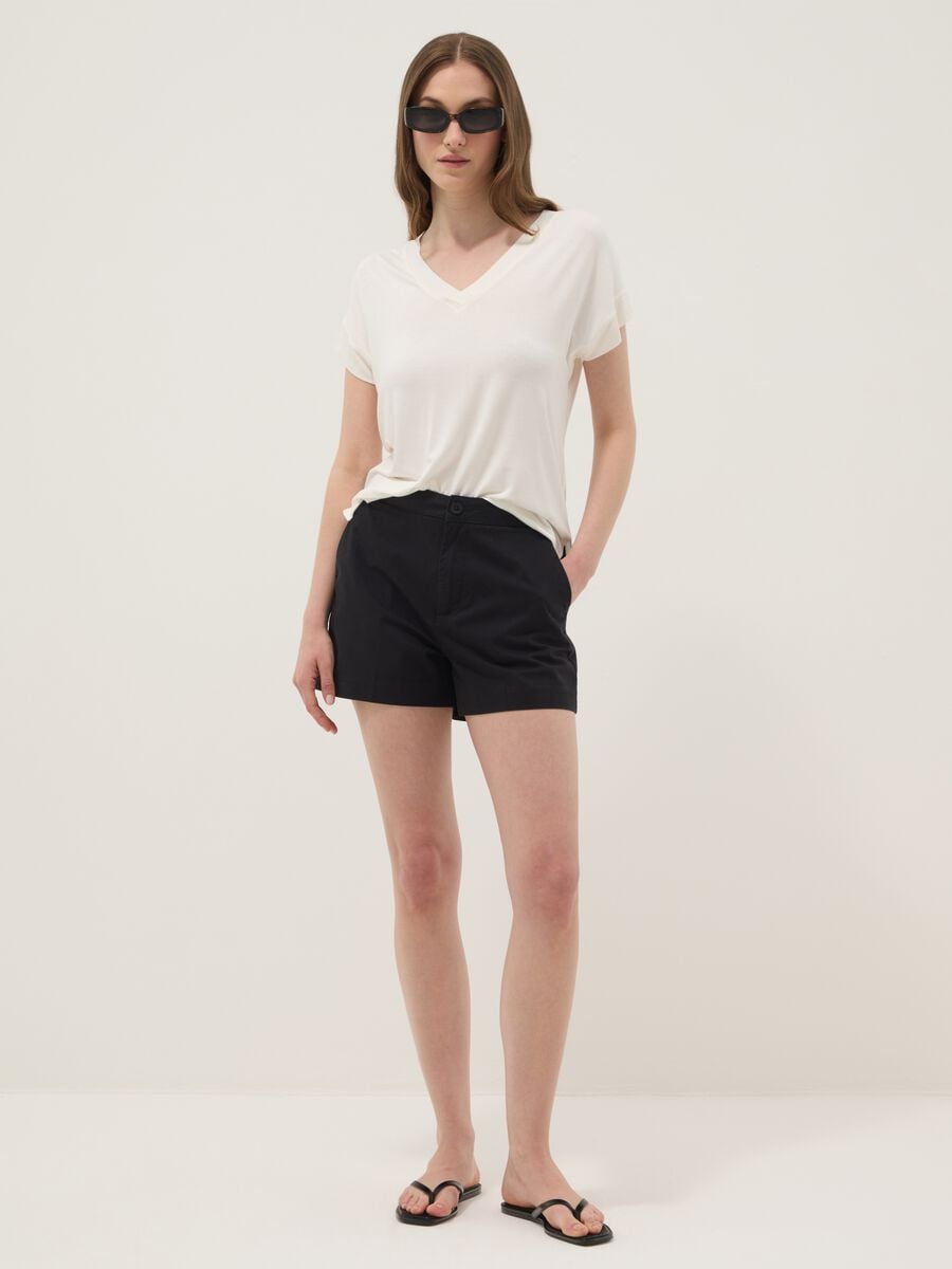 T-shirt bianca in viscosa elasticizzato regular fit_2
