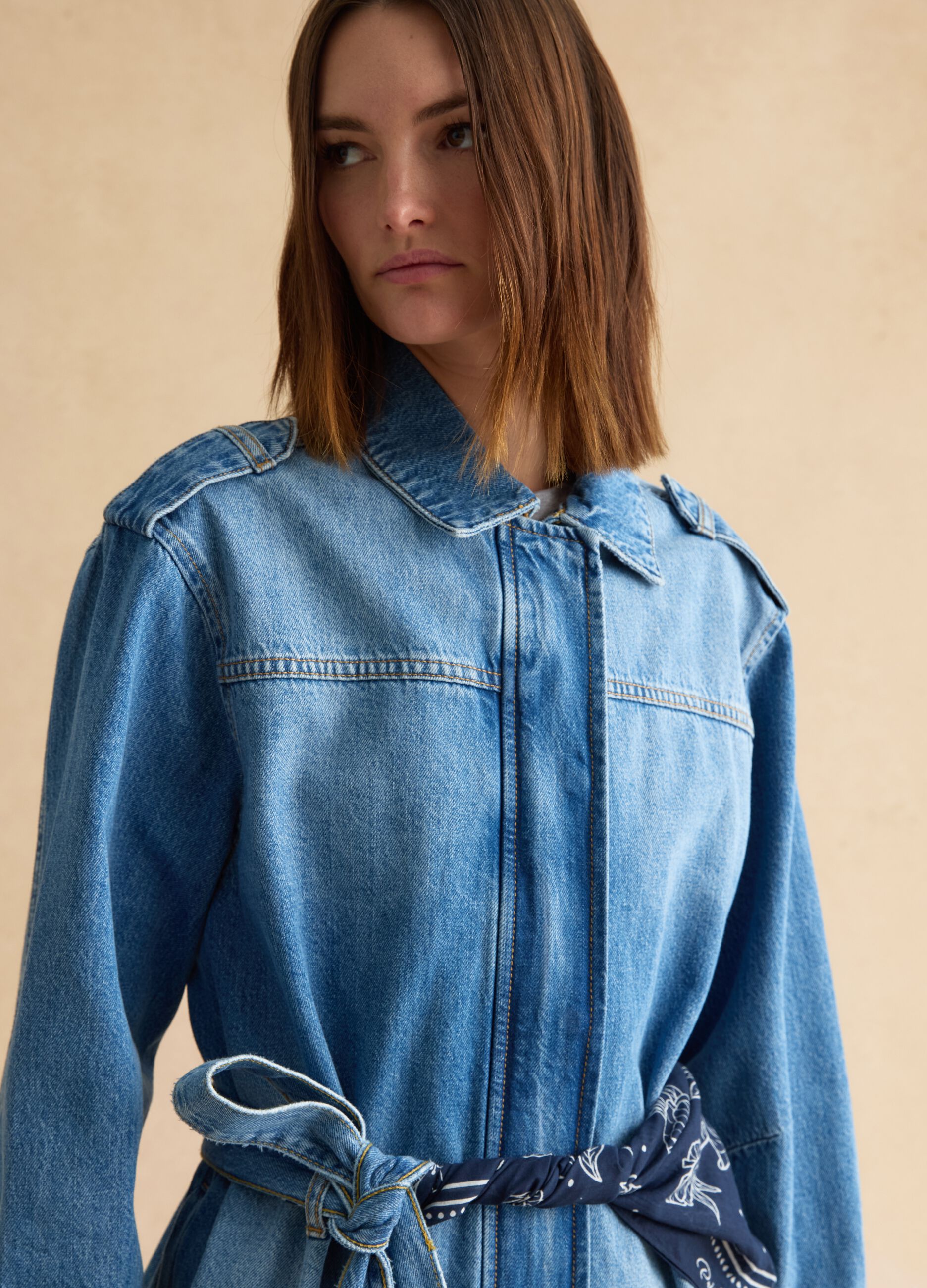 Giacca in puro cotone denim blu regular fit con cintura