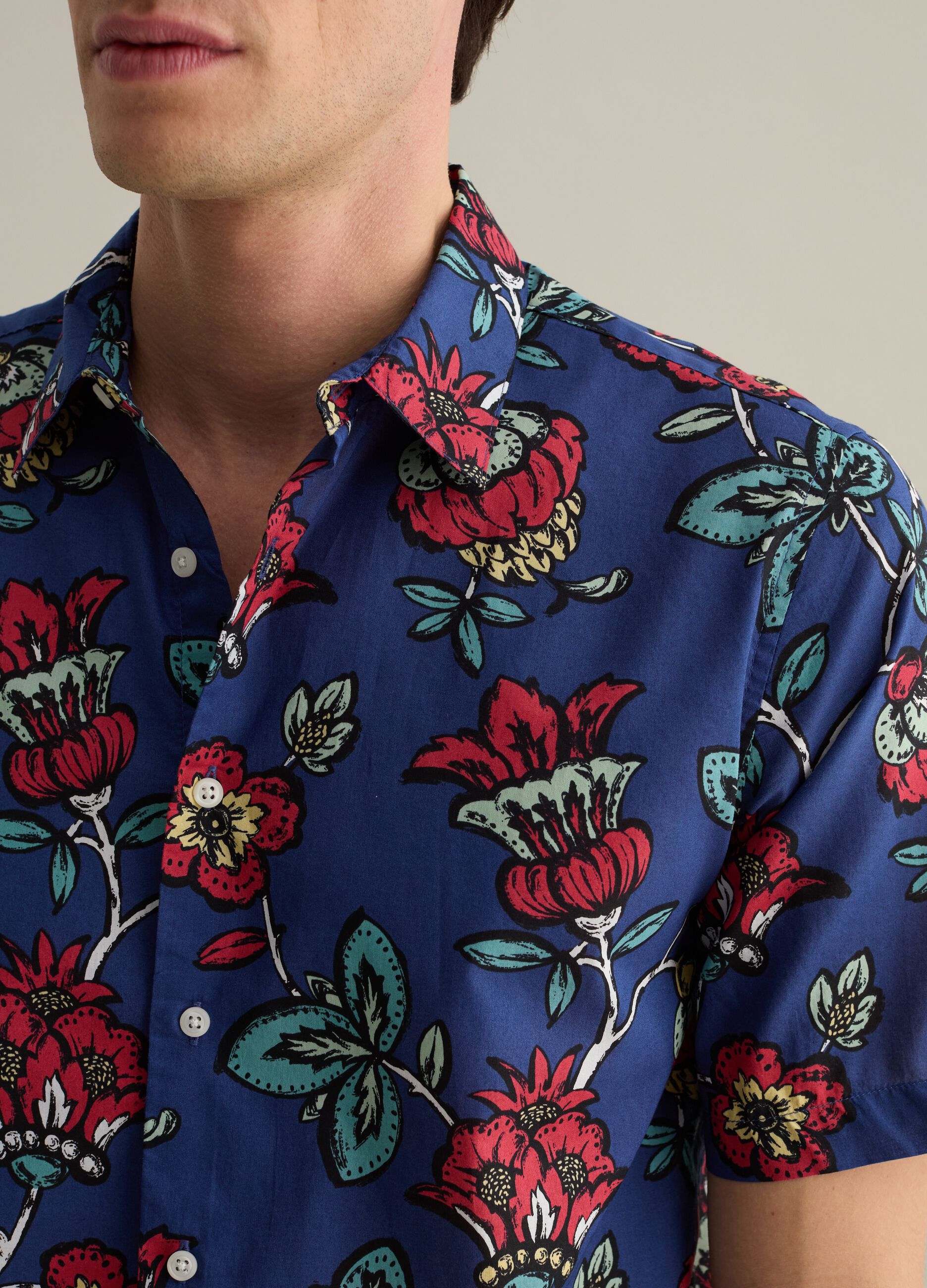 Short-sleeved shirt with floral print