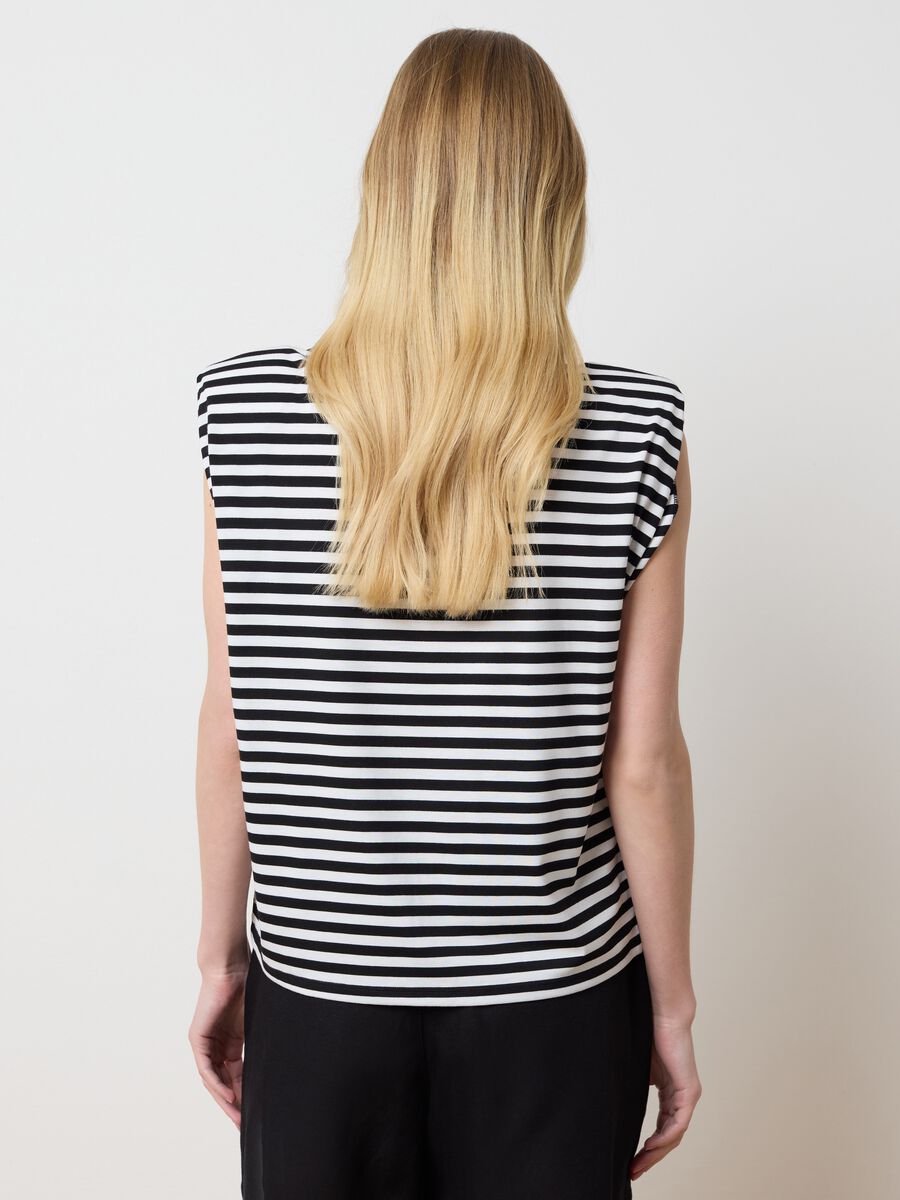 White and black striped boxy-fit T-shirt with shoulder straps_3
