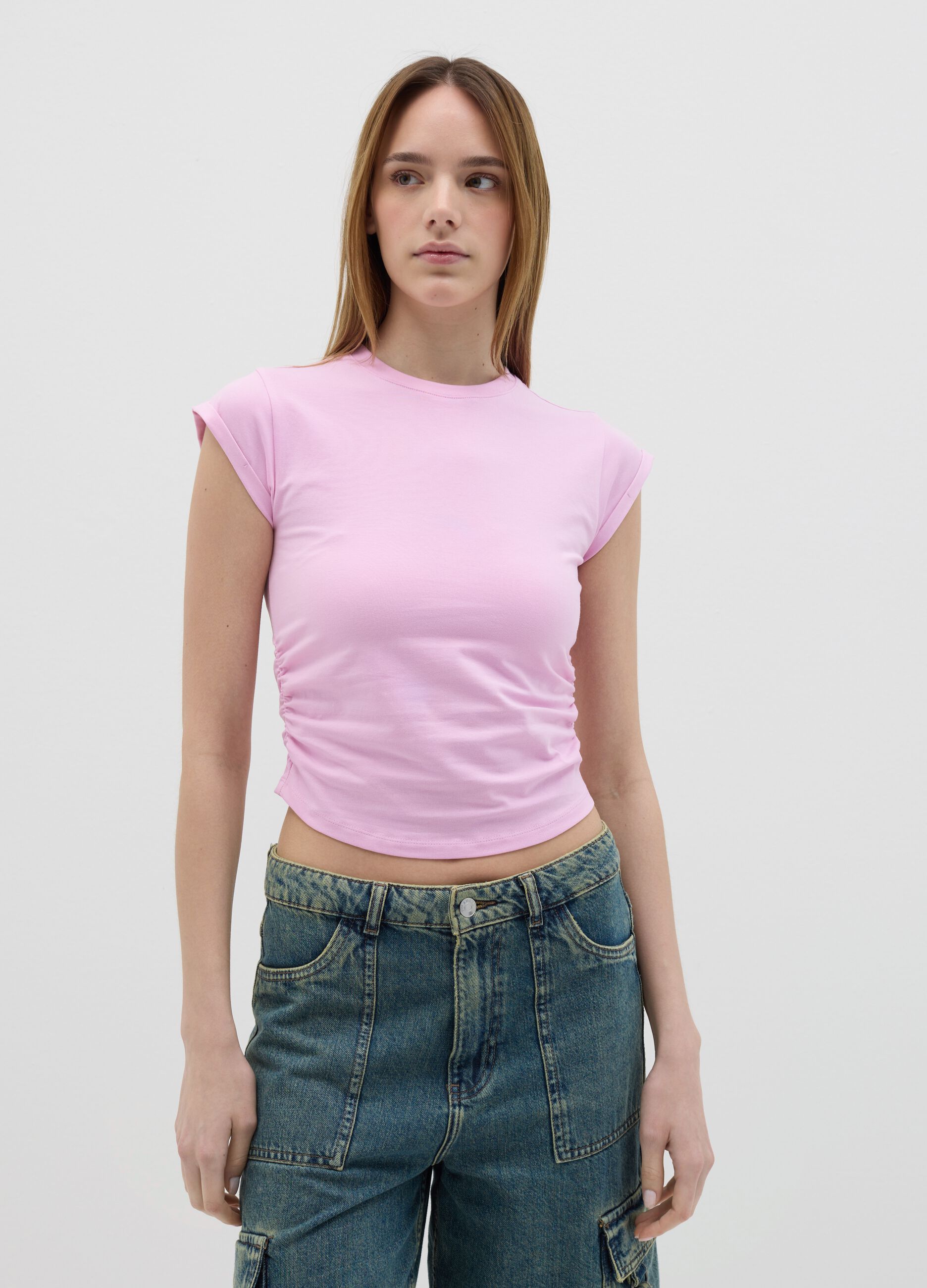 Pink slim-fit T-shirt with gathering on the side