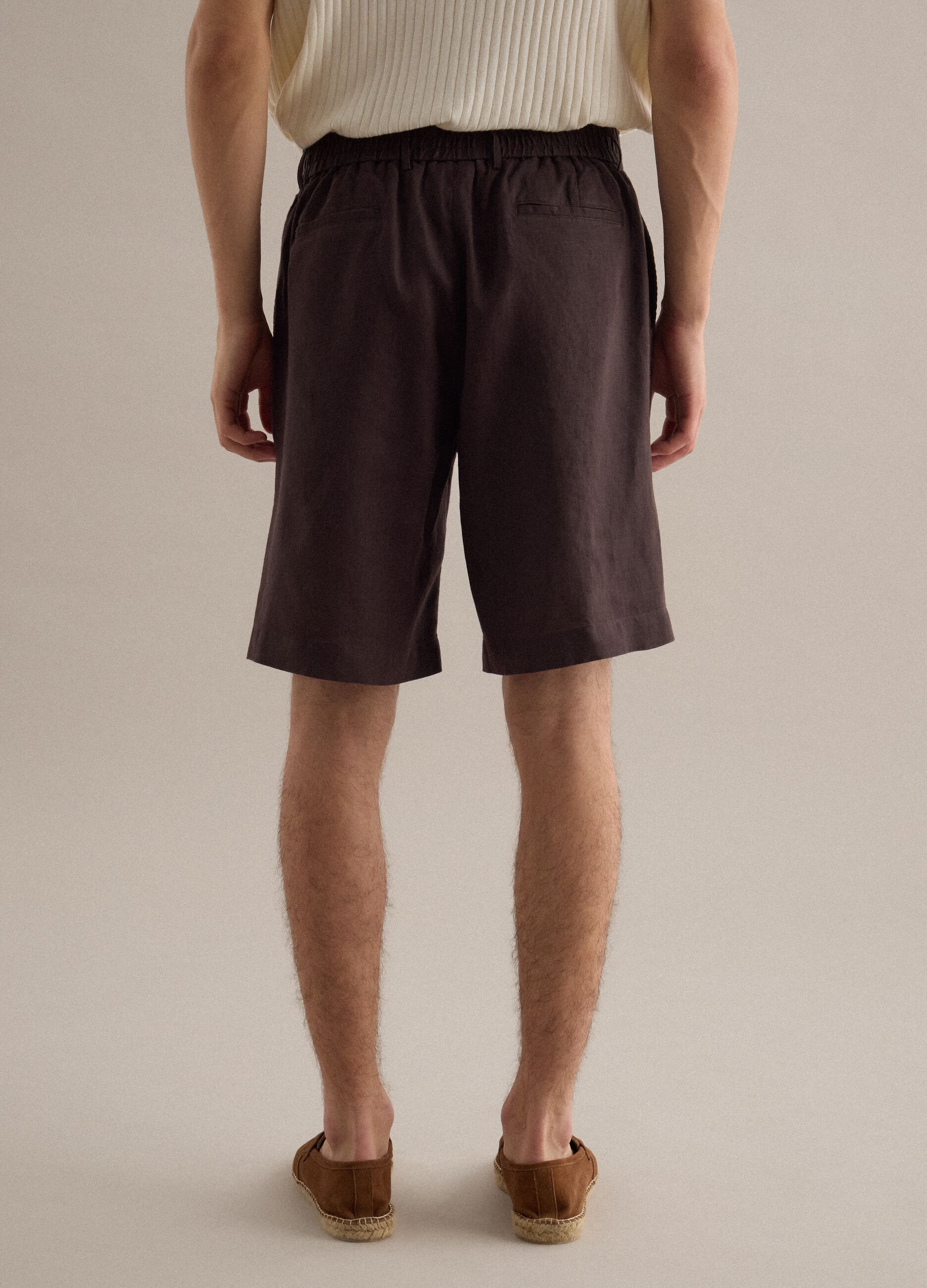 Brown pure linen Bermuda shorts with regular fit