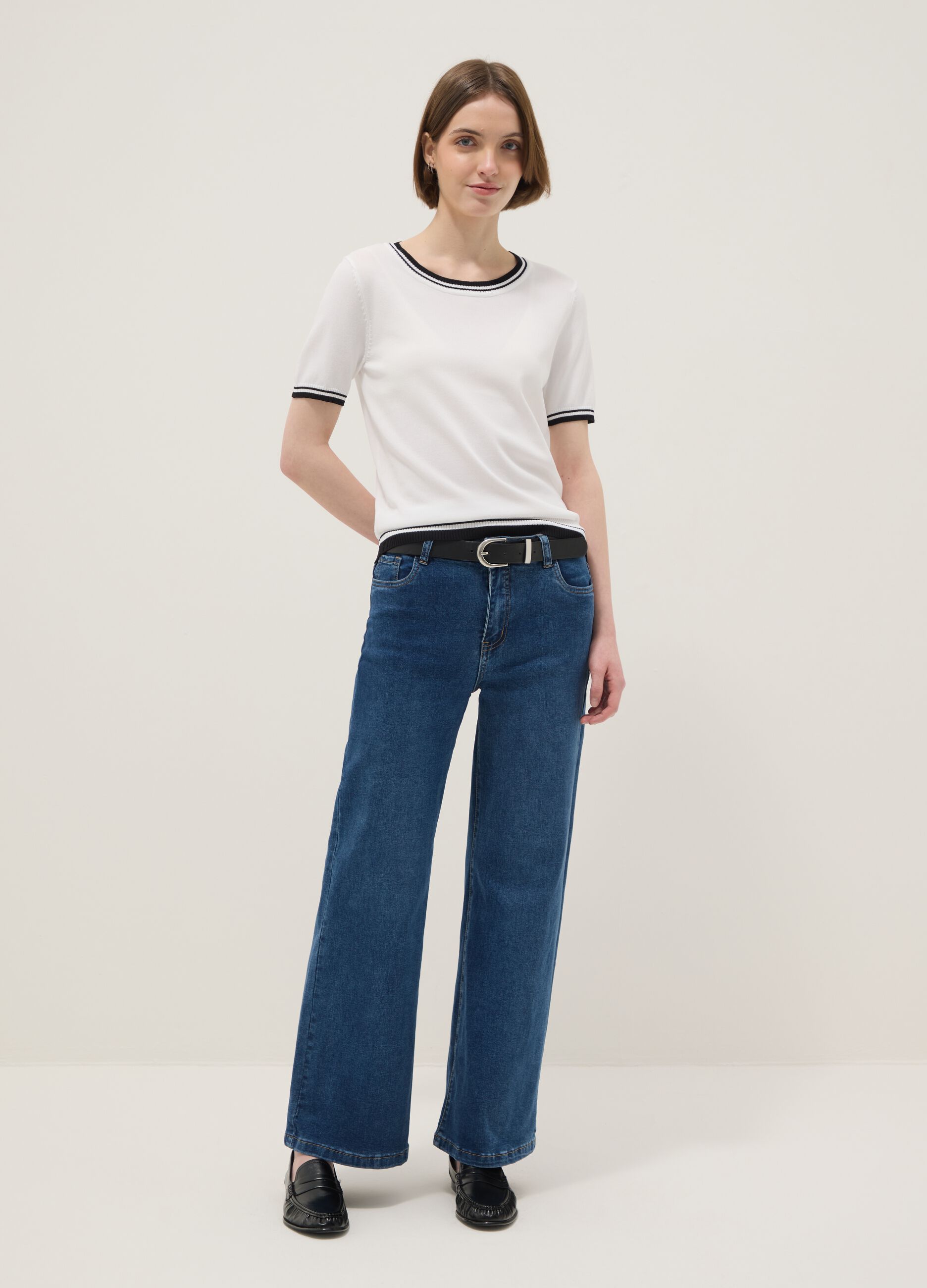 White viscose blend regular fit t-shirt with contrast collar