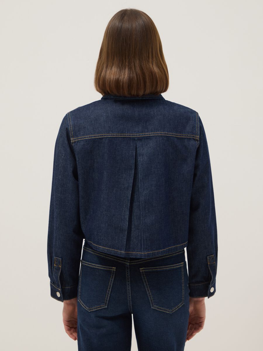 Camicia in puro cotone denim regular fit con bottoni e taschino_2
