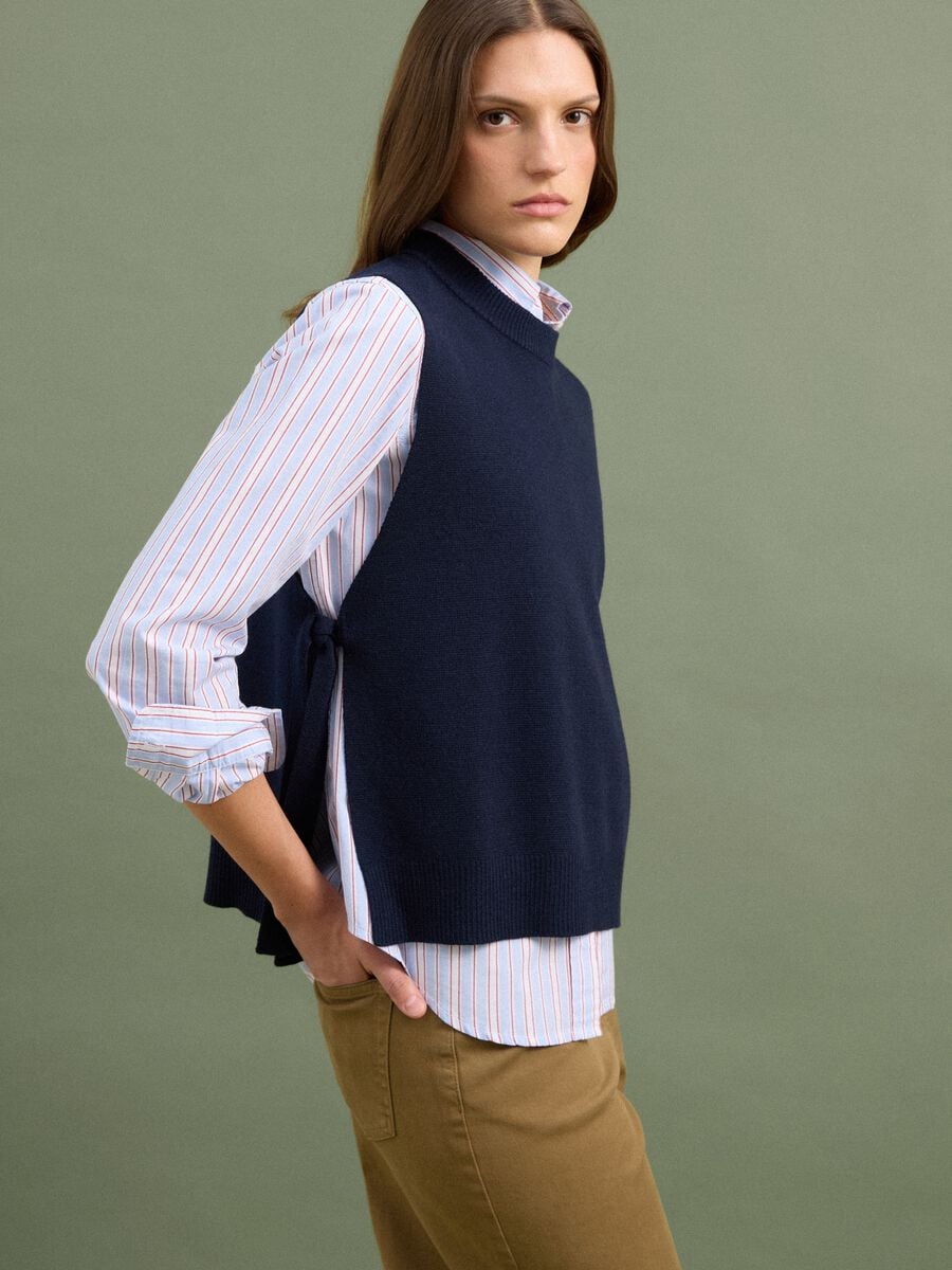Blue wool-blend crew-neck gilet with tie-fastening side tabs, regular fit_0