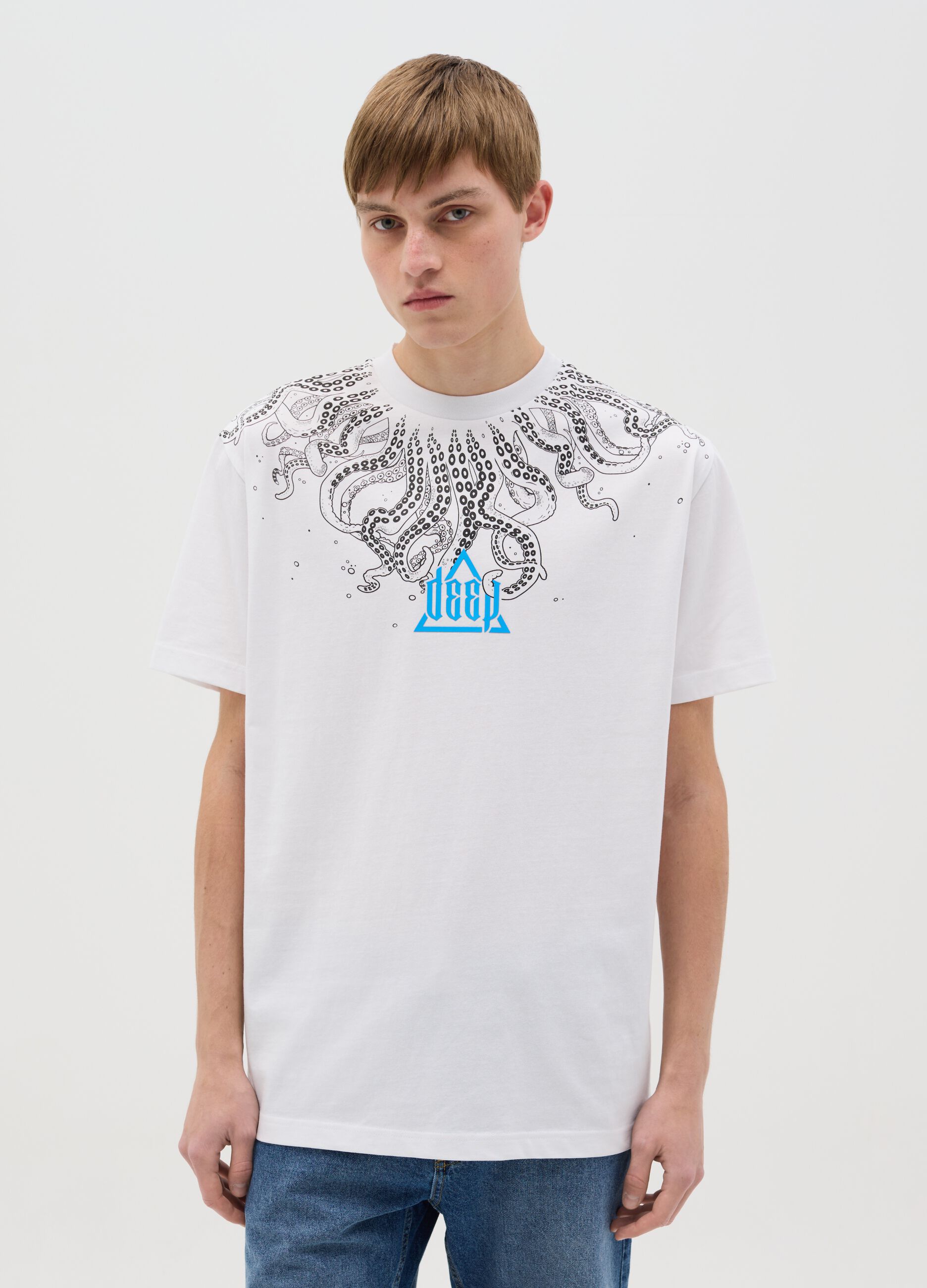 White T-shirt with short sleeves and print