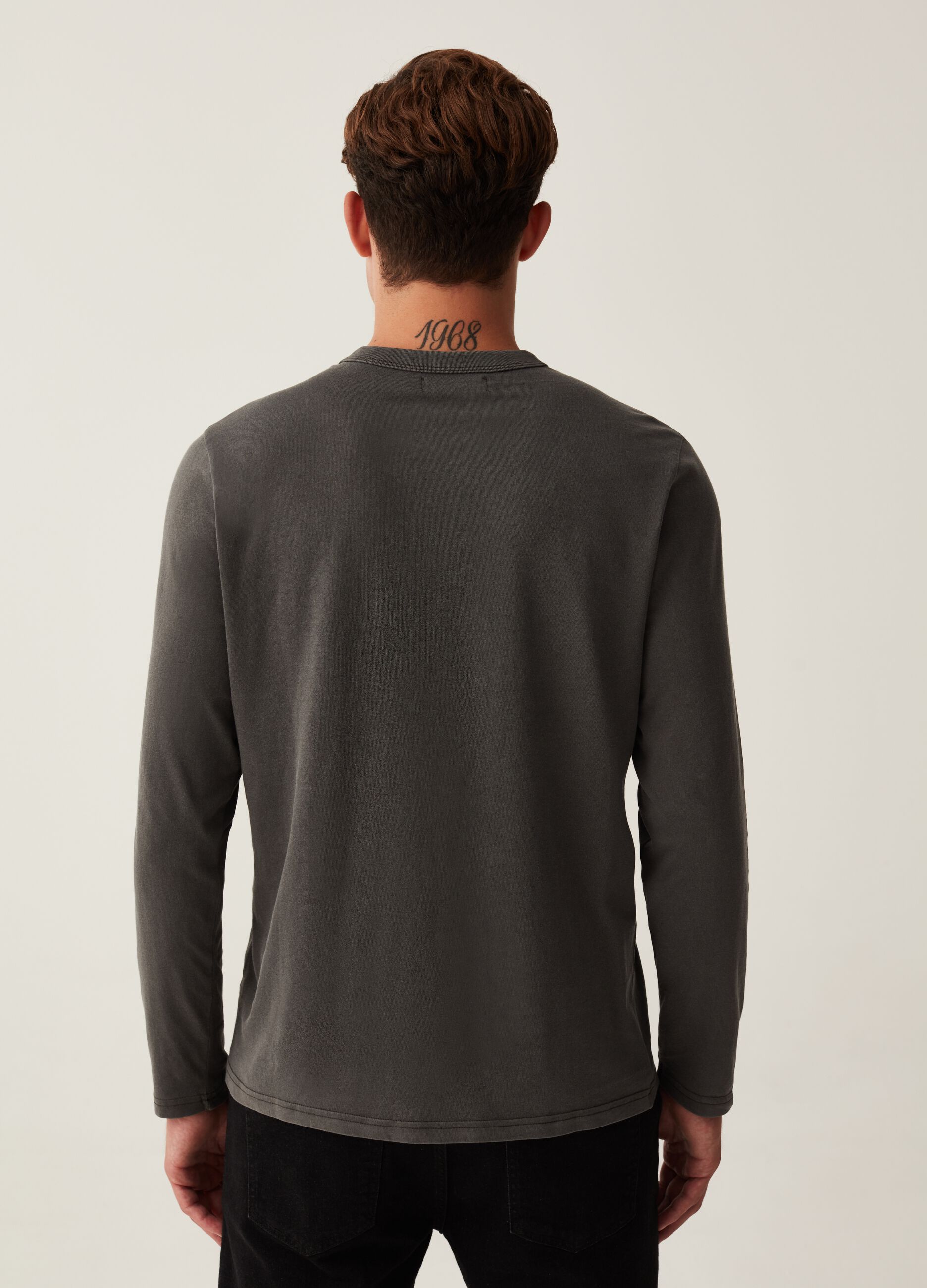 T-shirt a maniche lunghe scollo serafino_2