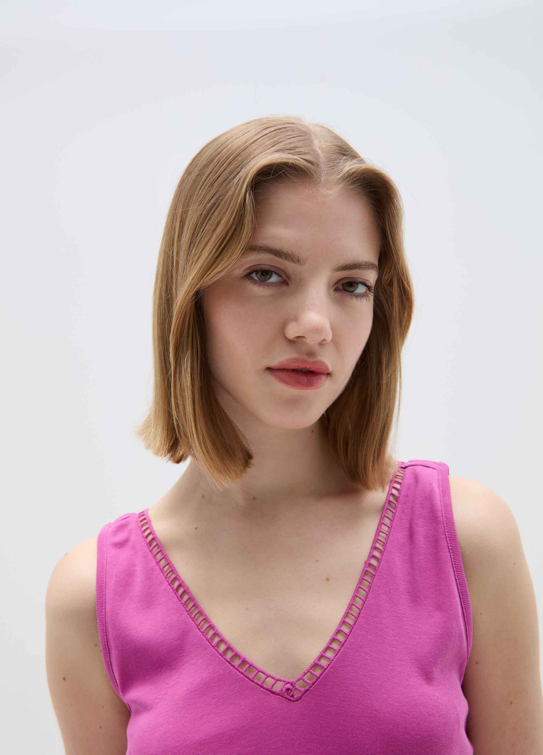 Tank top with V neck and openwork edging