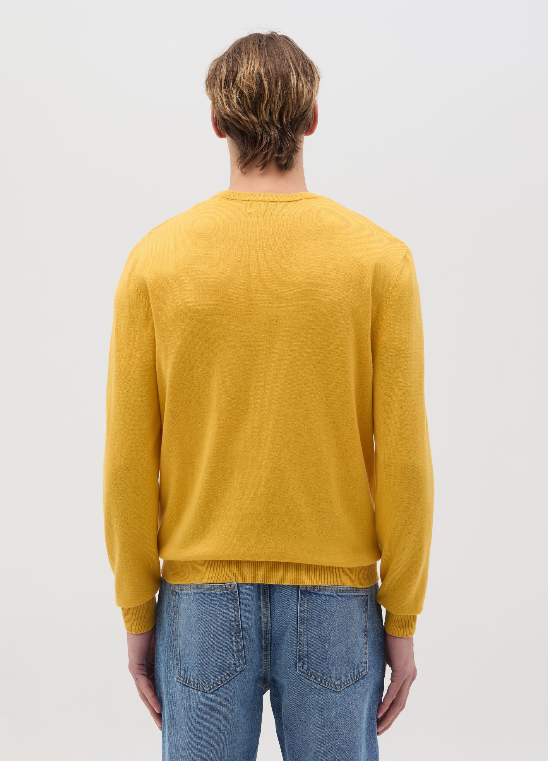 Round neck pullover
