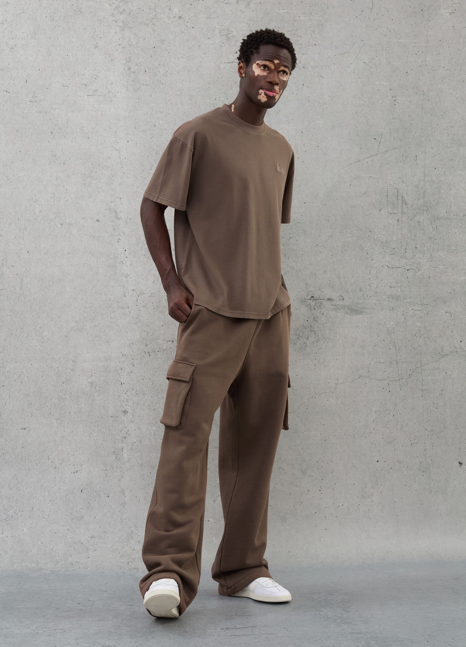 Pantaloni converse uomo marrone online