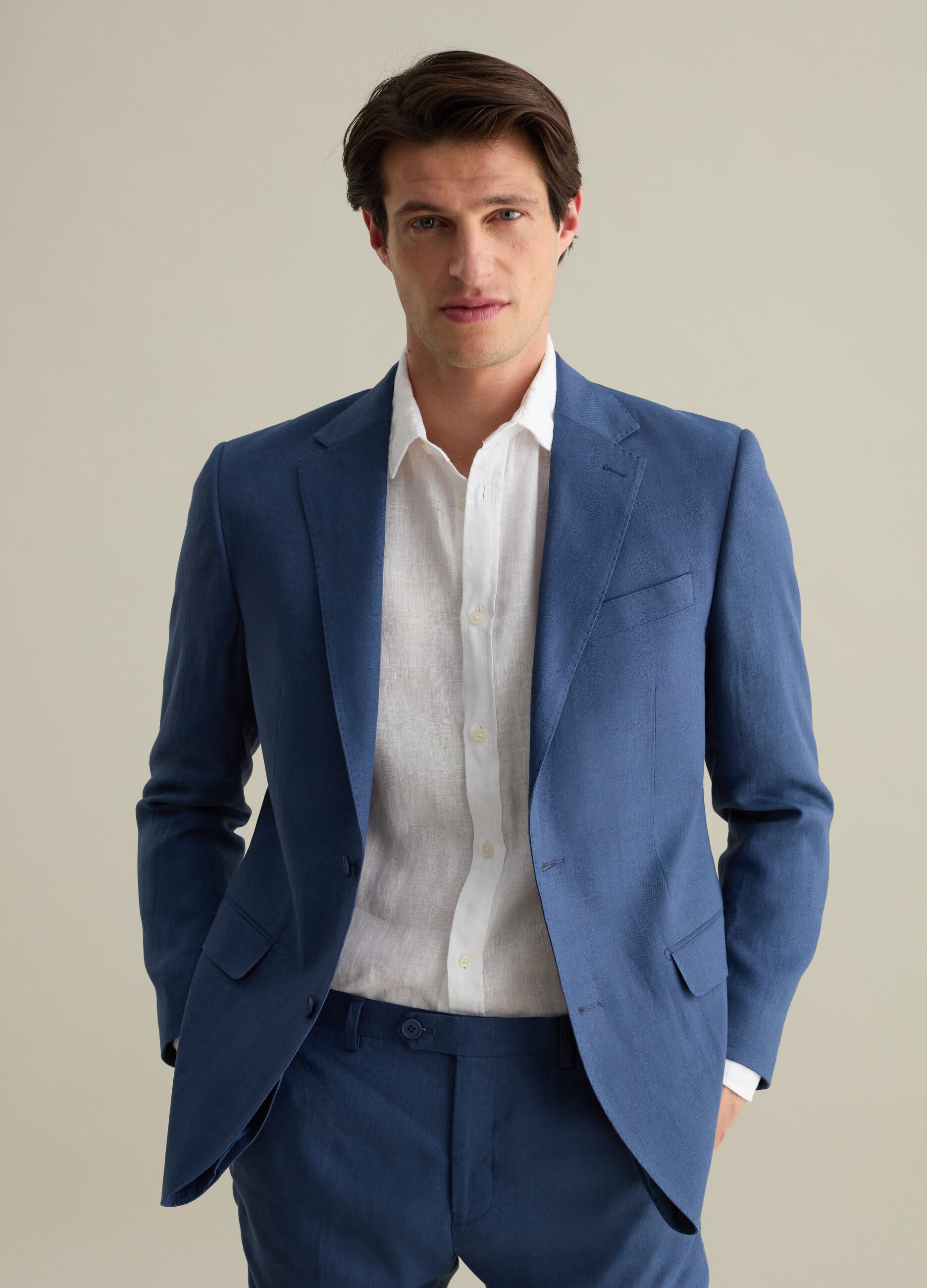 Contemporary regular-fit single-breasted blazer in linen