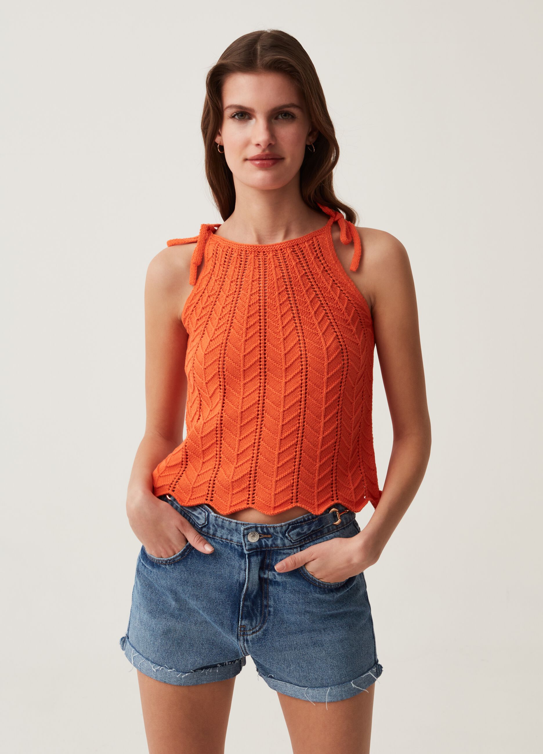 Tank top in cotone crochet scollo all'americana