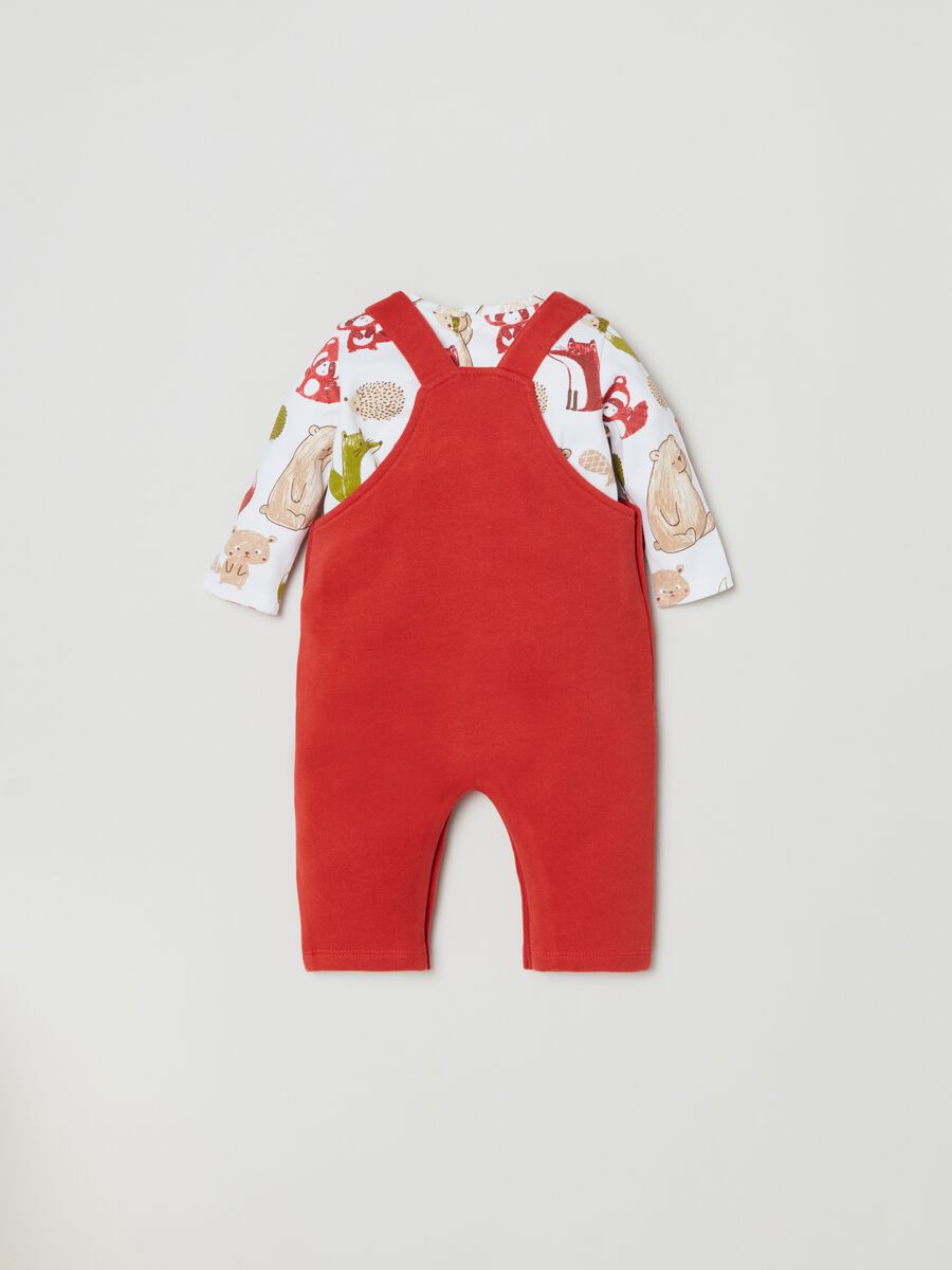 Set t-shirt con stampa e salopette in cotone _1