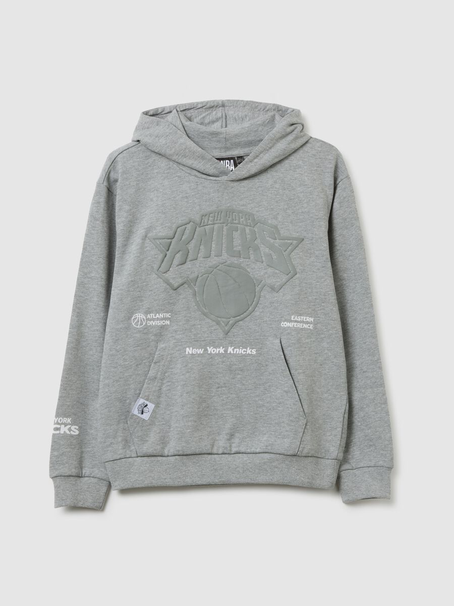 Felpa da ragazzo in puro cotone grigia con stampa Knicks_0