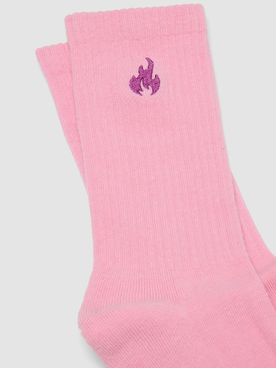 Calze sportive rosa in cotone elasticizzato con logo ricamato_1