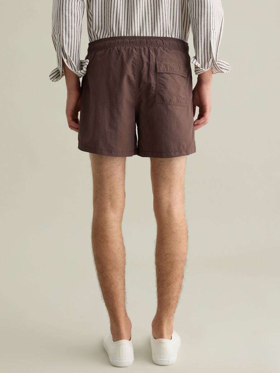 Men’s regular-fit swim boxers in brown blend with elastic waist_2
