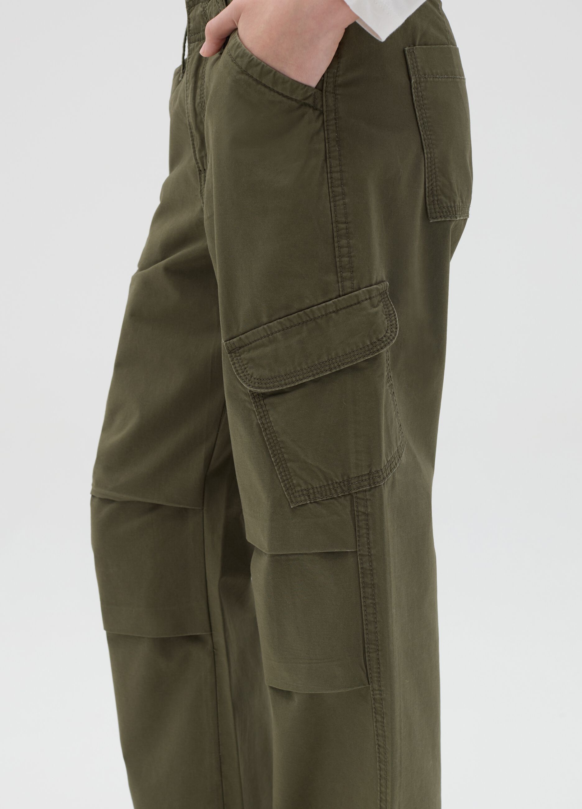 Wide-leg cargo trousers in cotton