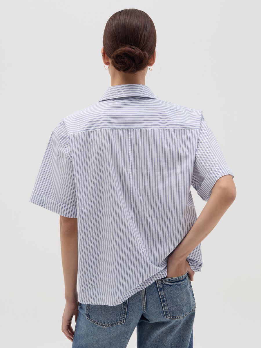 Short-sleeved shirt with striped pattern_3
